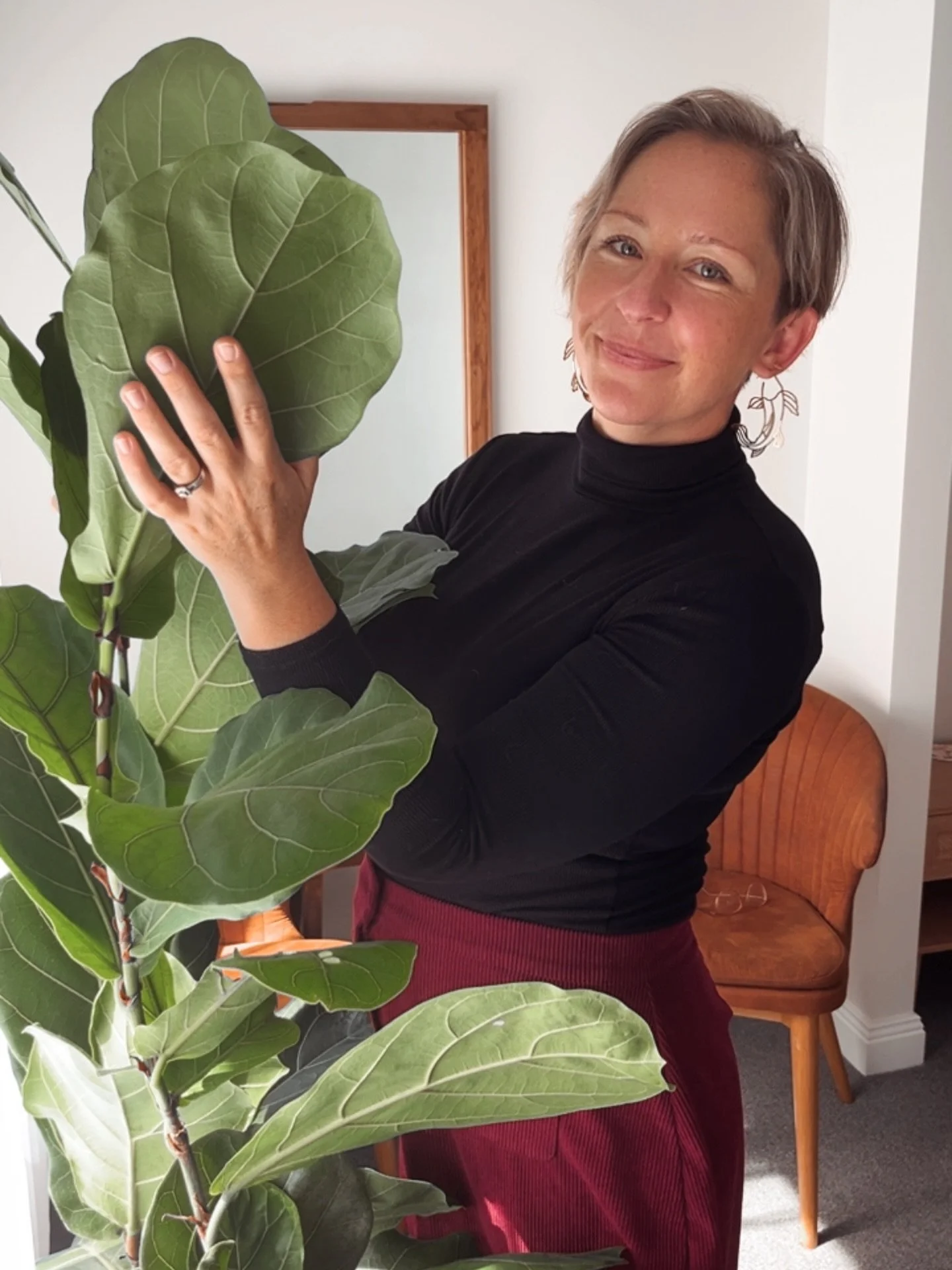 You&rsquo;re worried about being too much?!! Know this, I have a thriving fiddle leaf fig with 6 new leaves. 

Your complex PTSD trauma wounds with a side of neurospicy are safe here. I  got you. 🪴 

#traumatherapist #millennial #fiddleleaffig