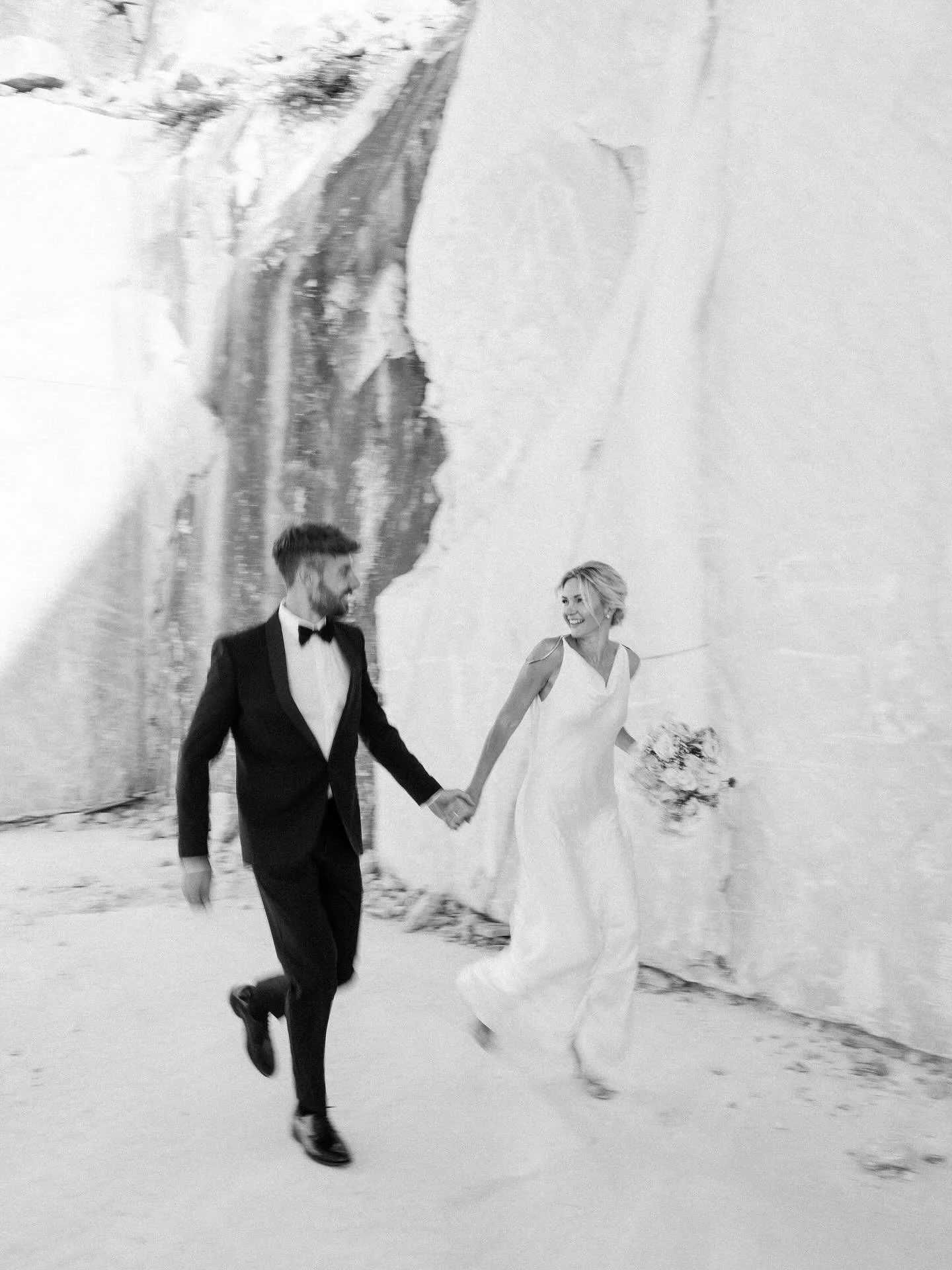 Among the timeless marble mountains once chosen by Michelangelo 💍

#destinationwedding #italywedding #destinationweddingplanner #weddingdesigner