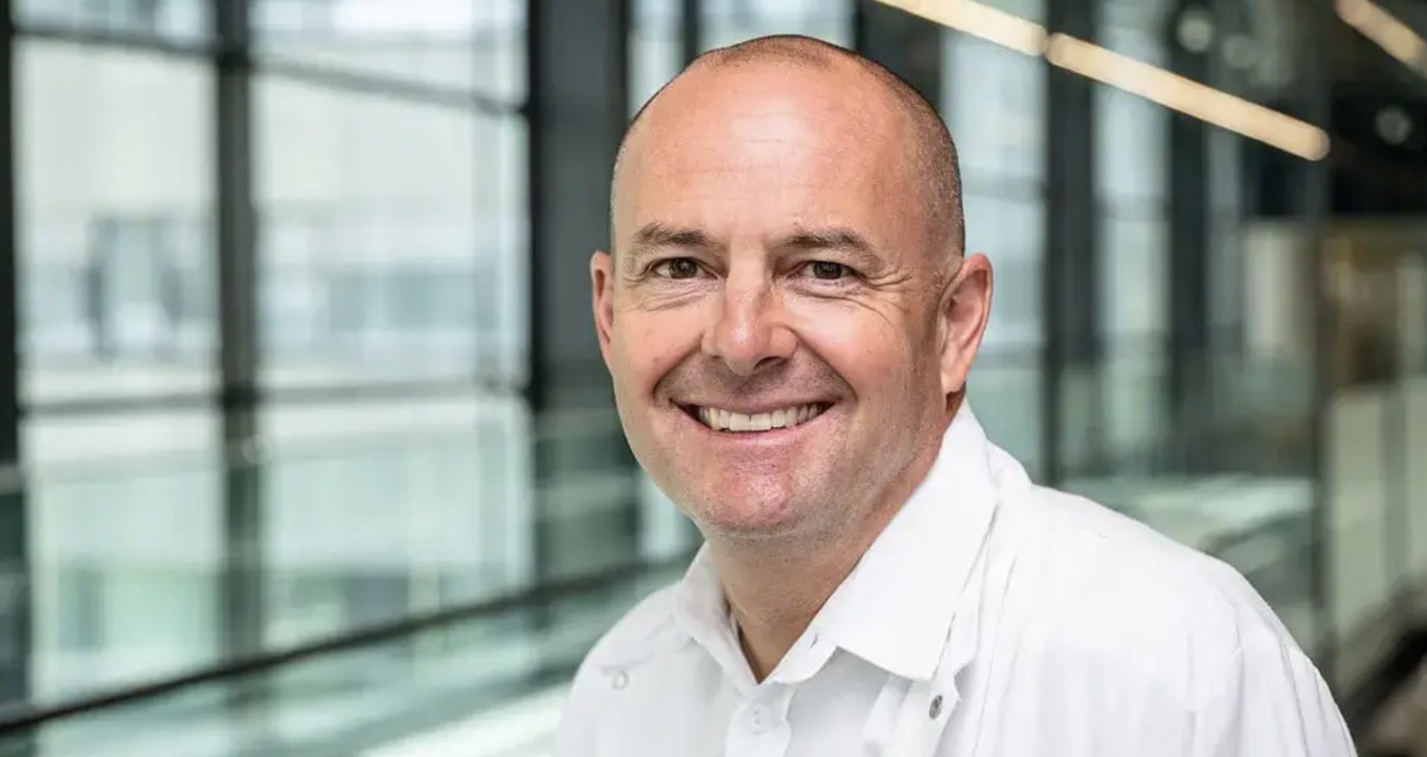 Prim. Priv.-Doz. Dr. Martin Emesz: Ophthalmic Expertise with a Focus on Eyelid Surgery