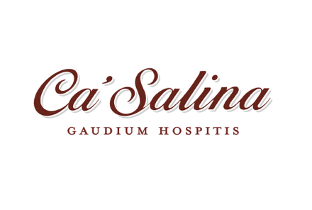 Logo mit dem Text "Ca'Salina" in geschwungener Schrift und darunter "GAUDIUM HOSPITIS" in Großbuchstaben.