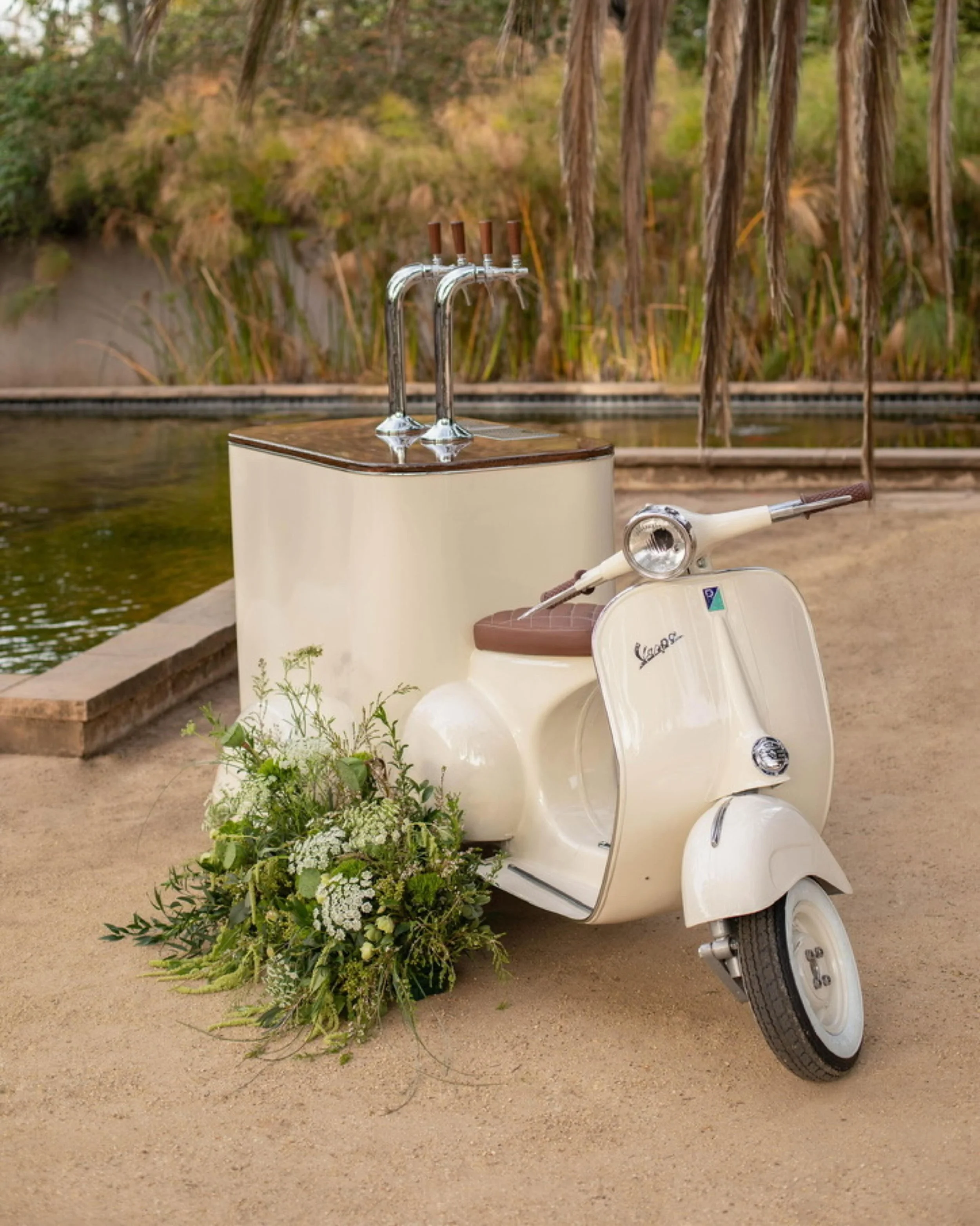 A Vespa, reworked to pour.

Coffee. Matcha. Drinks on tap.
Nitro. Still. Sparkling. Hot.

Finished to match the room, 
or the brand.