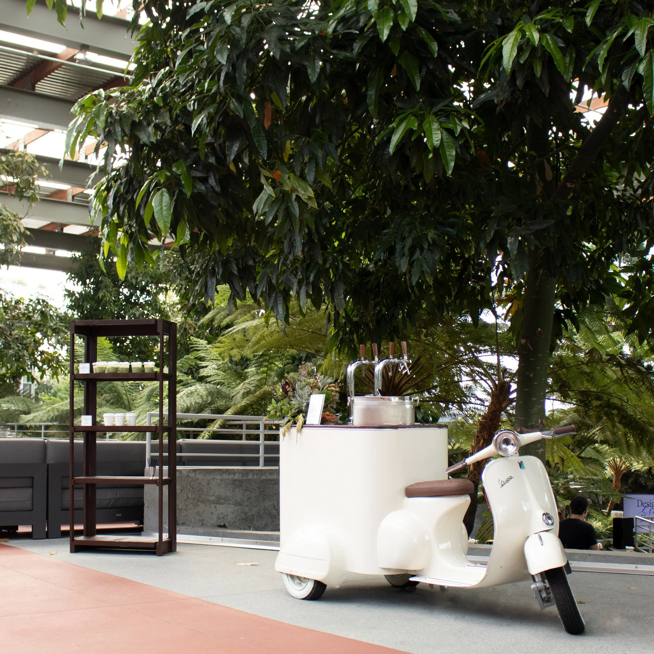 The Vespa kept the morning flowing with minimal wait times and hot + iced drinks served in seconds right alongside this event @meta