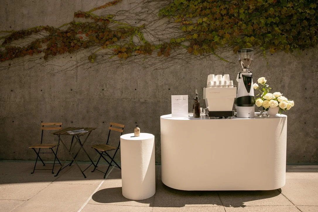 A sculptural, all-white oval bar on wheels. Clean enough to disappear into any aesthetic, strong enough to anchor a room. Works for espresso, matcha, and more. Fully brandable with custom acrylic signage.