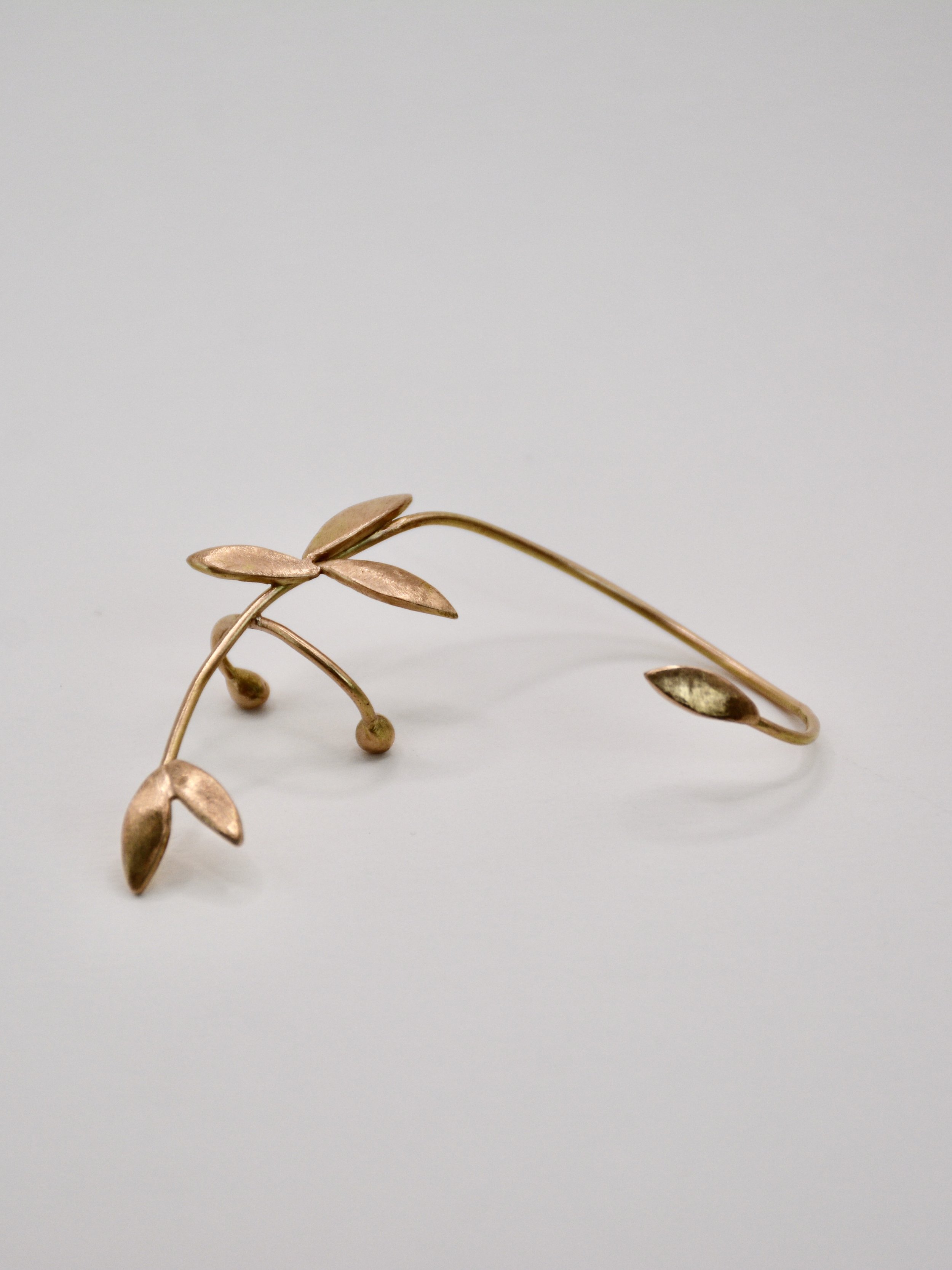 Ear cuff Branche d'olivier plat.jpeg