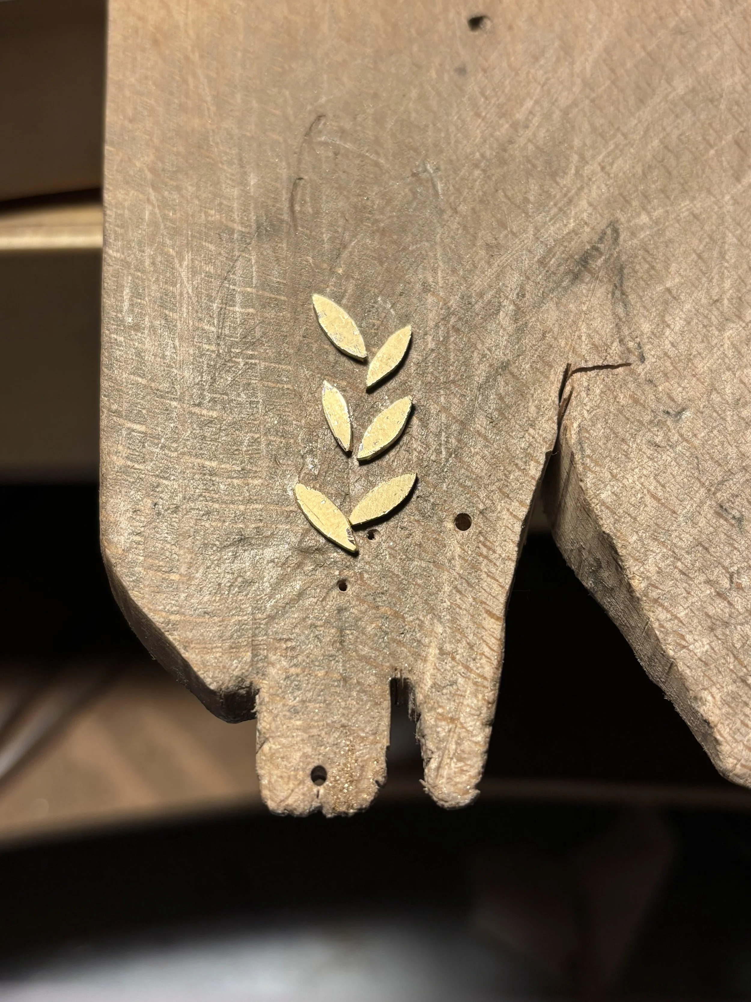 Chaque fueille d'or est une recherche d'éthique