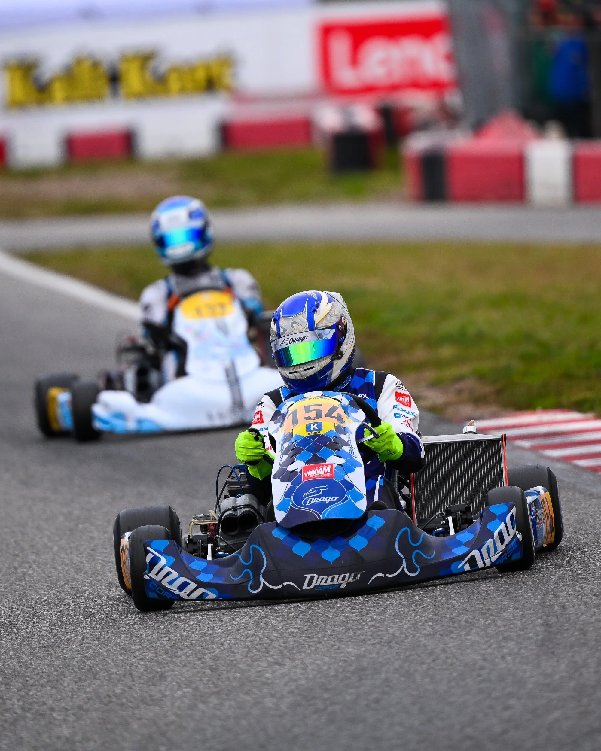 go-kart-rosso-e-blu-sulla-pista.jpg.jpg