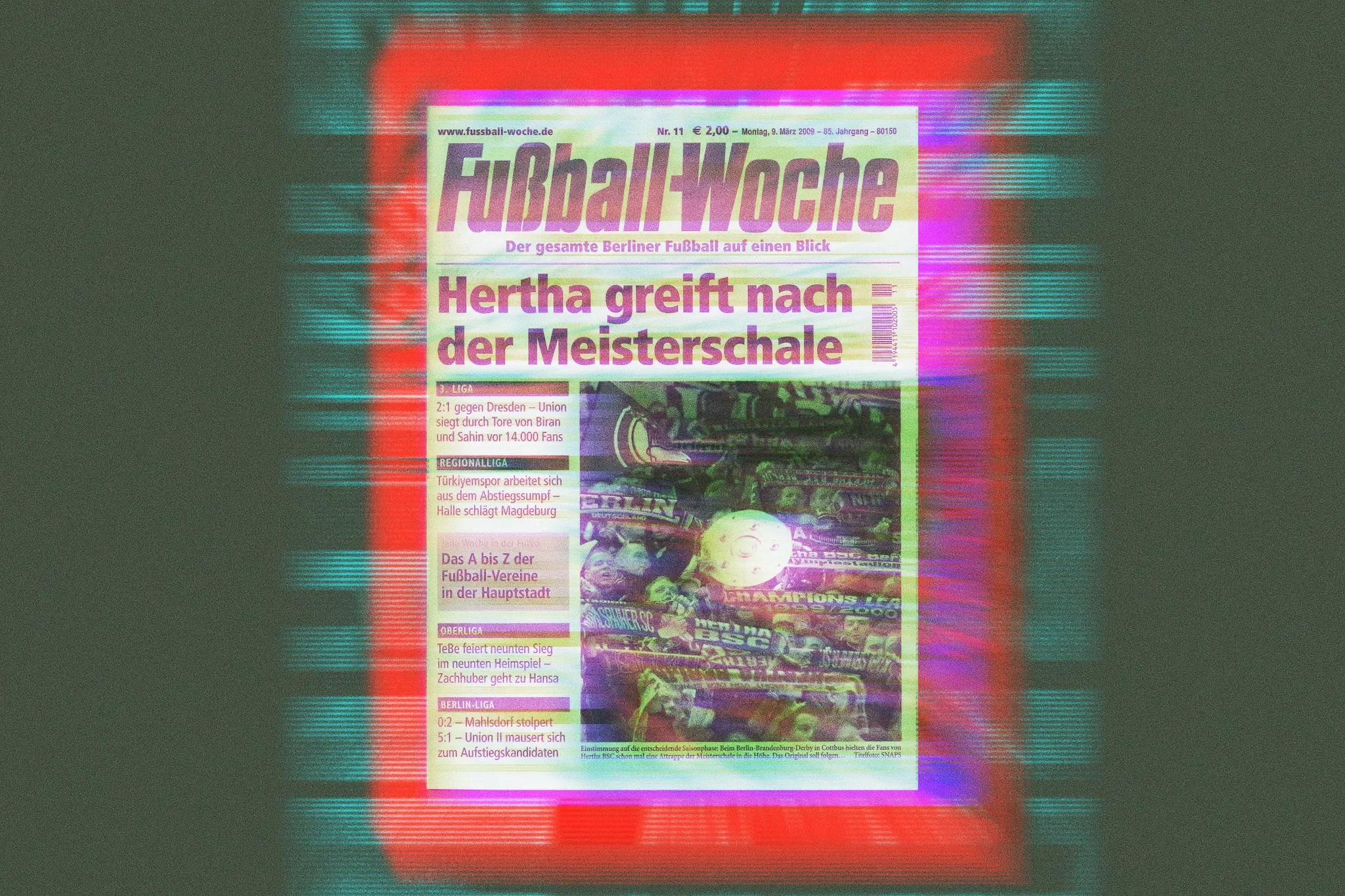 A newspaper titled "Fußball Woche" with headlines about German football, including Hertha BSC, and other sports updates in German.