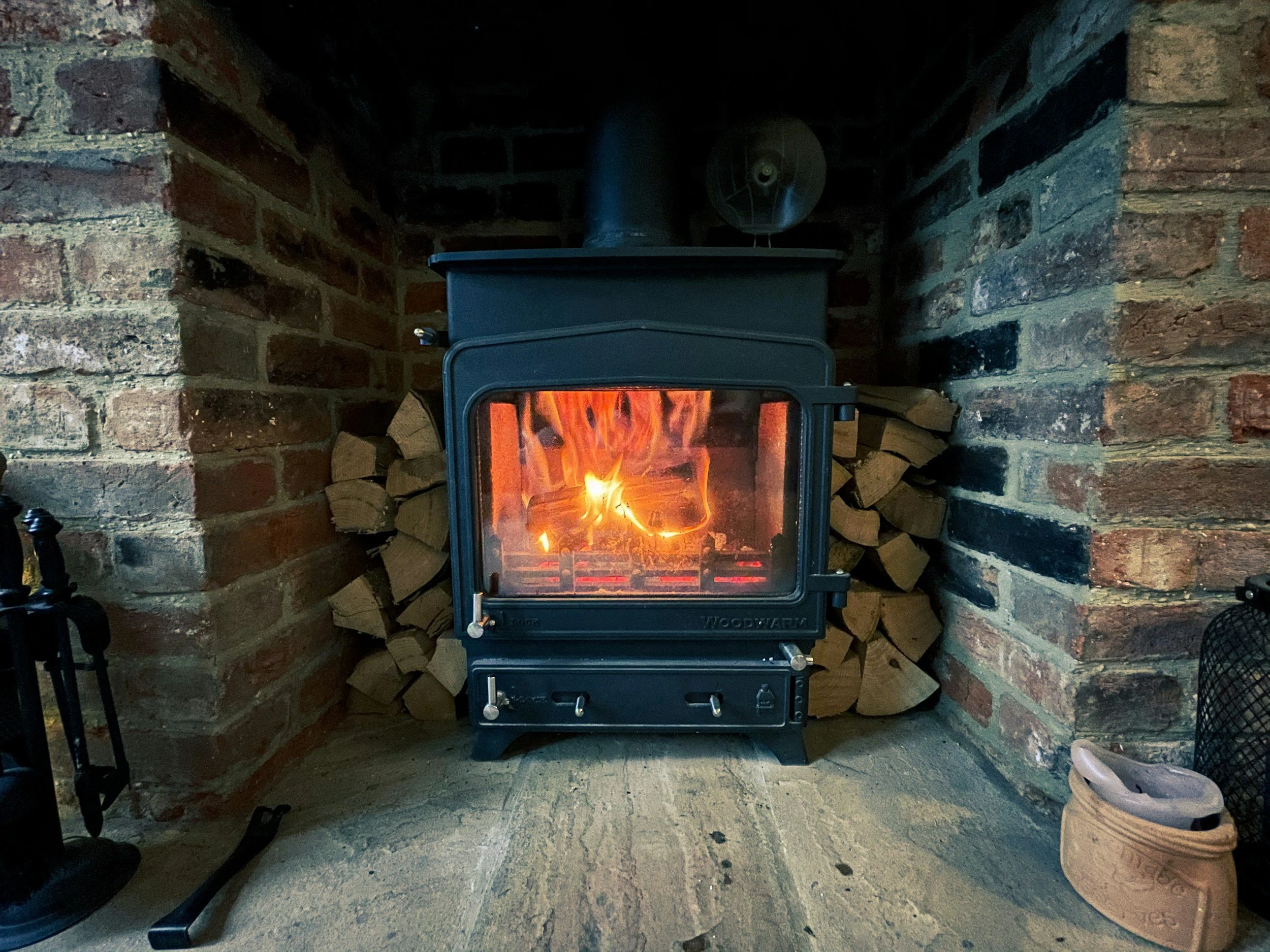 CHIMNEY SWEEP OF ALL CHIMNEY TYPES. Image of a log burner