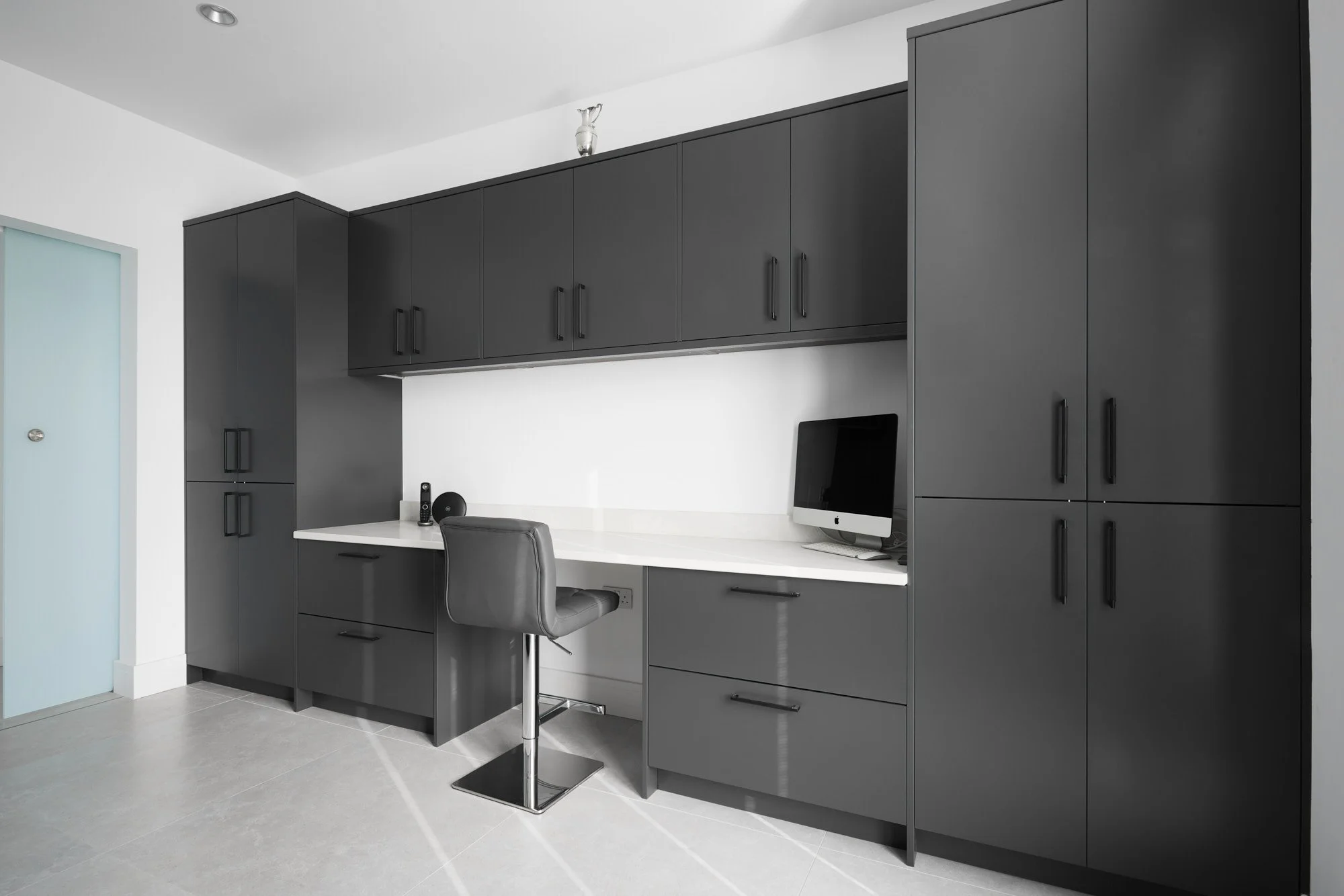 1909 Slab_Graphite_Rowland Garth_Jolly Kitchens_0144_Low Res.jpg