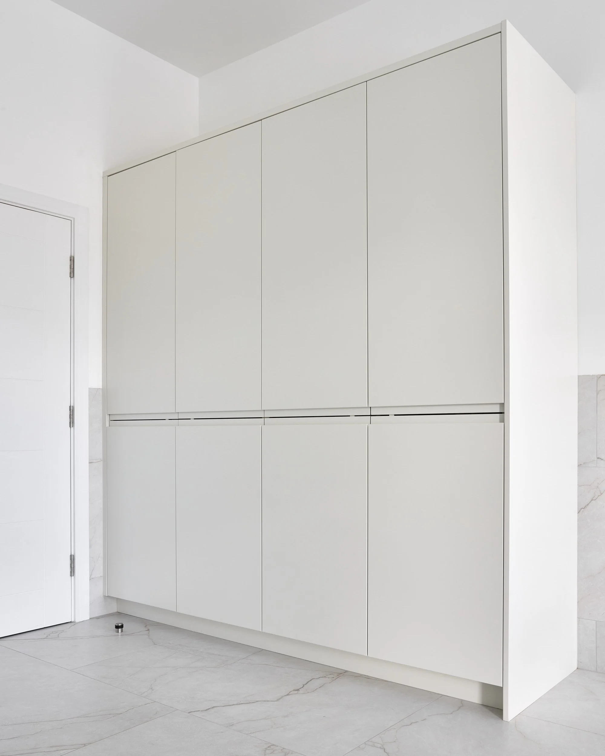 1909 Slab_Graphite_Rowland Garth_Jolly Kitchens_0271_Low Res.jpg