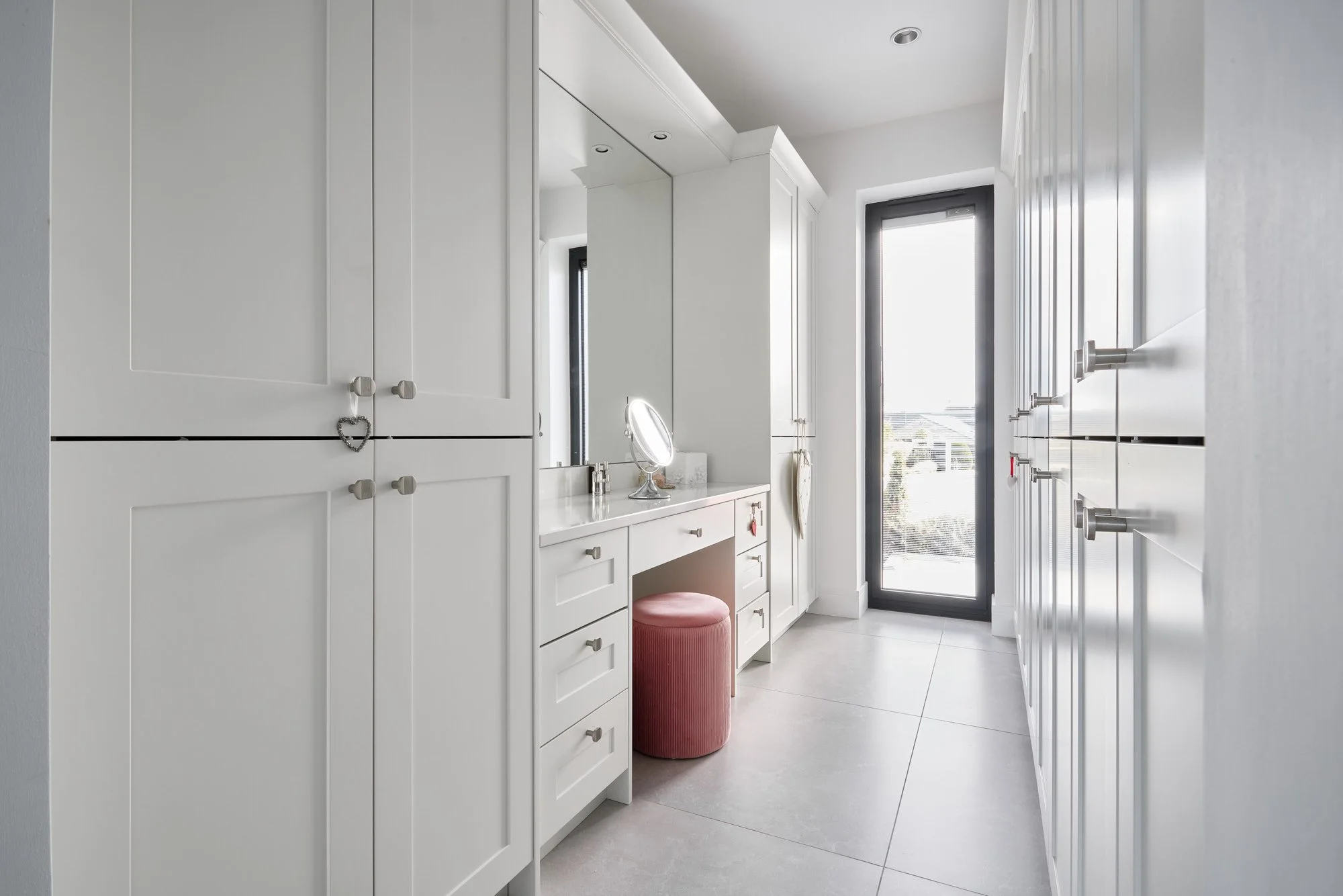 1909 Slab_Graphite_Rowland Garth_Jolly Kitchens_0256_Low Res.jpg