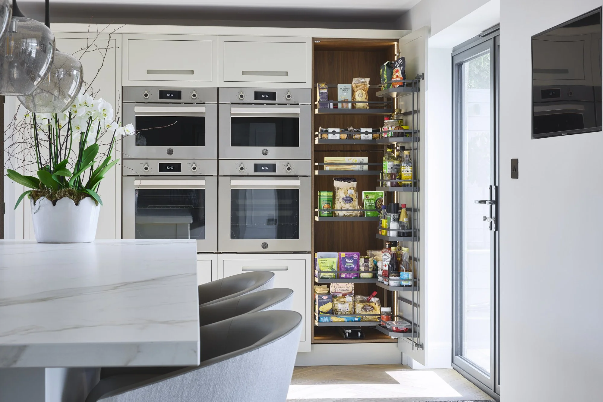 Slab Outline Kitchen in Taupe Grey_0203_Low Res.jpg