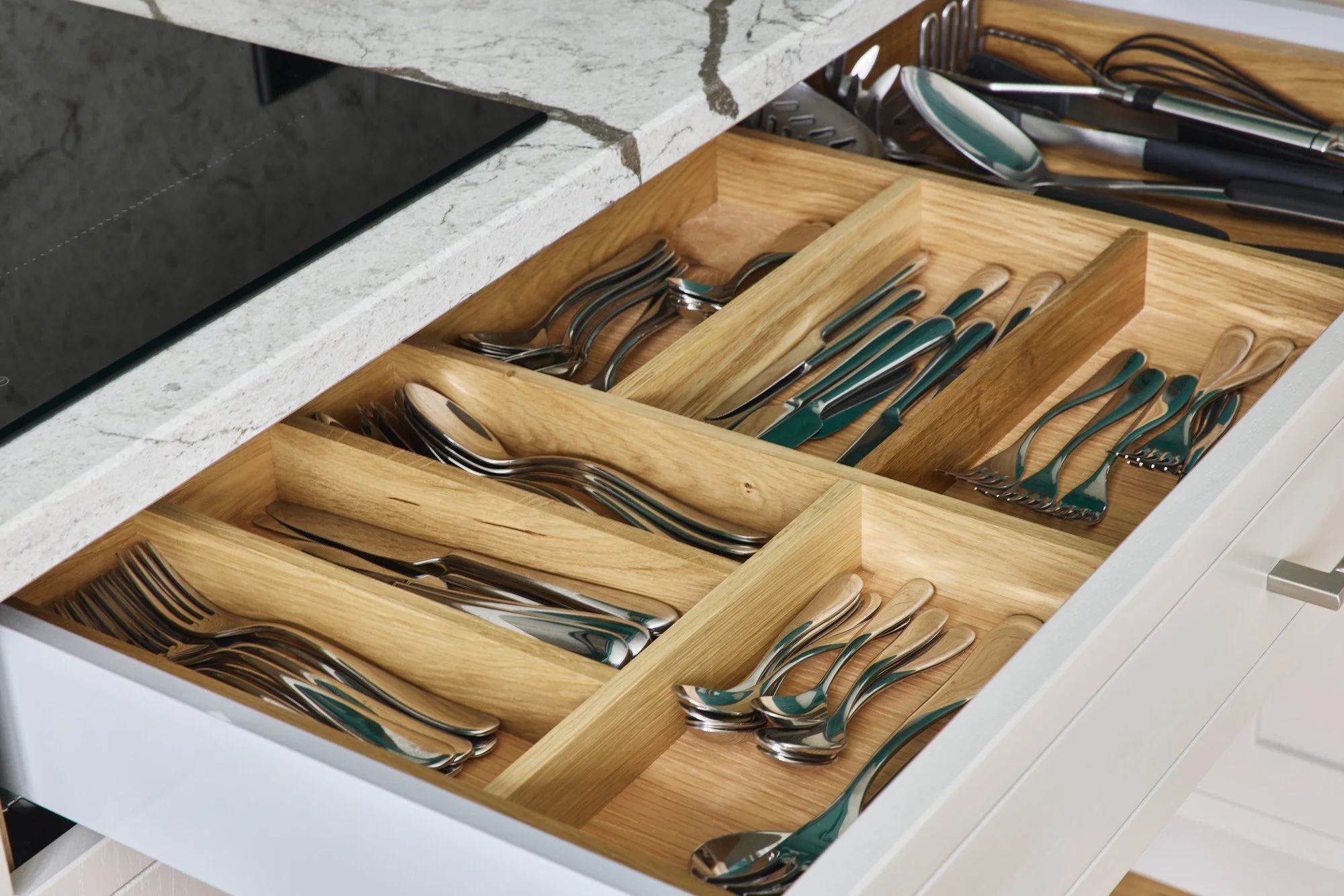 Mornington Vale_Custom Colour_Jolly's Kitchens_ Elwick Avenue_0074_Low Res.jpg