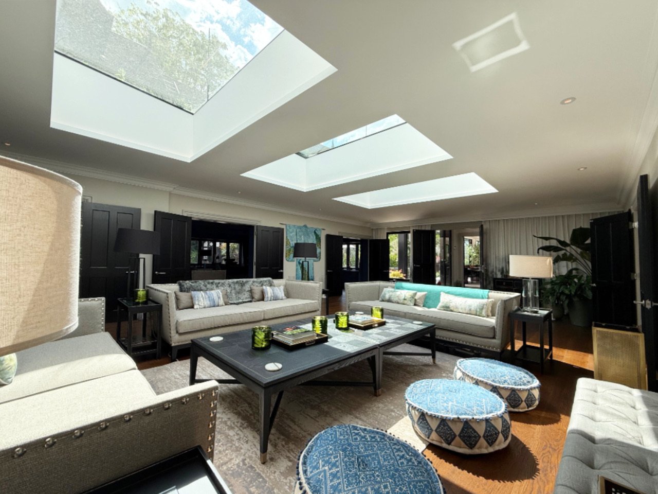 The studio with 3 sofas