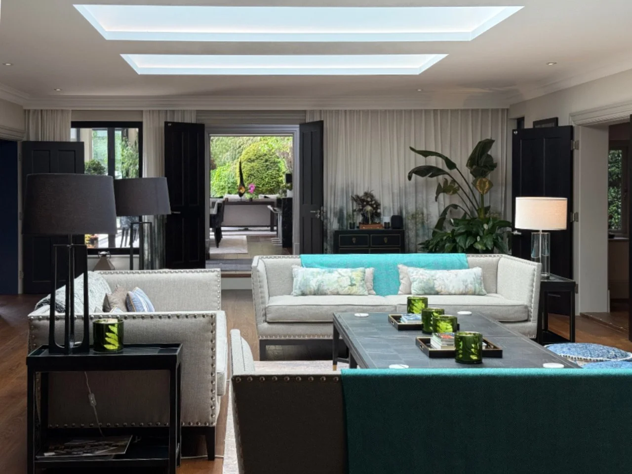 The studio with 3 sofas