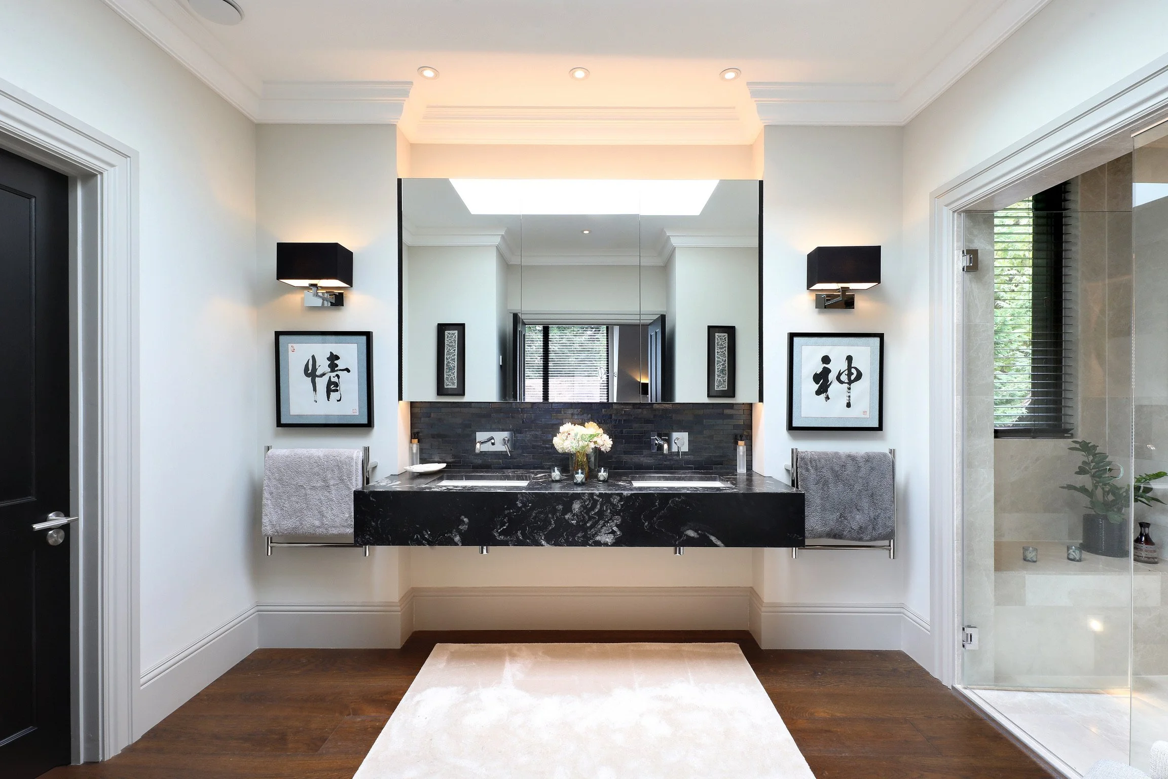 The ensuite to the River Suite with separate toilet 