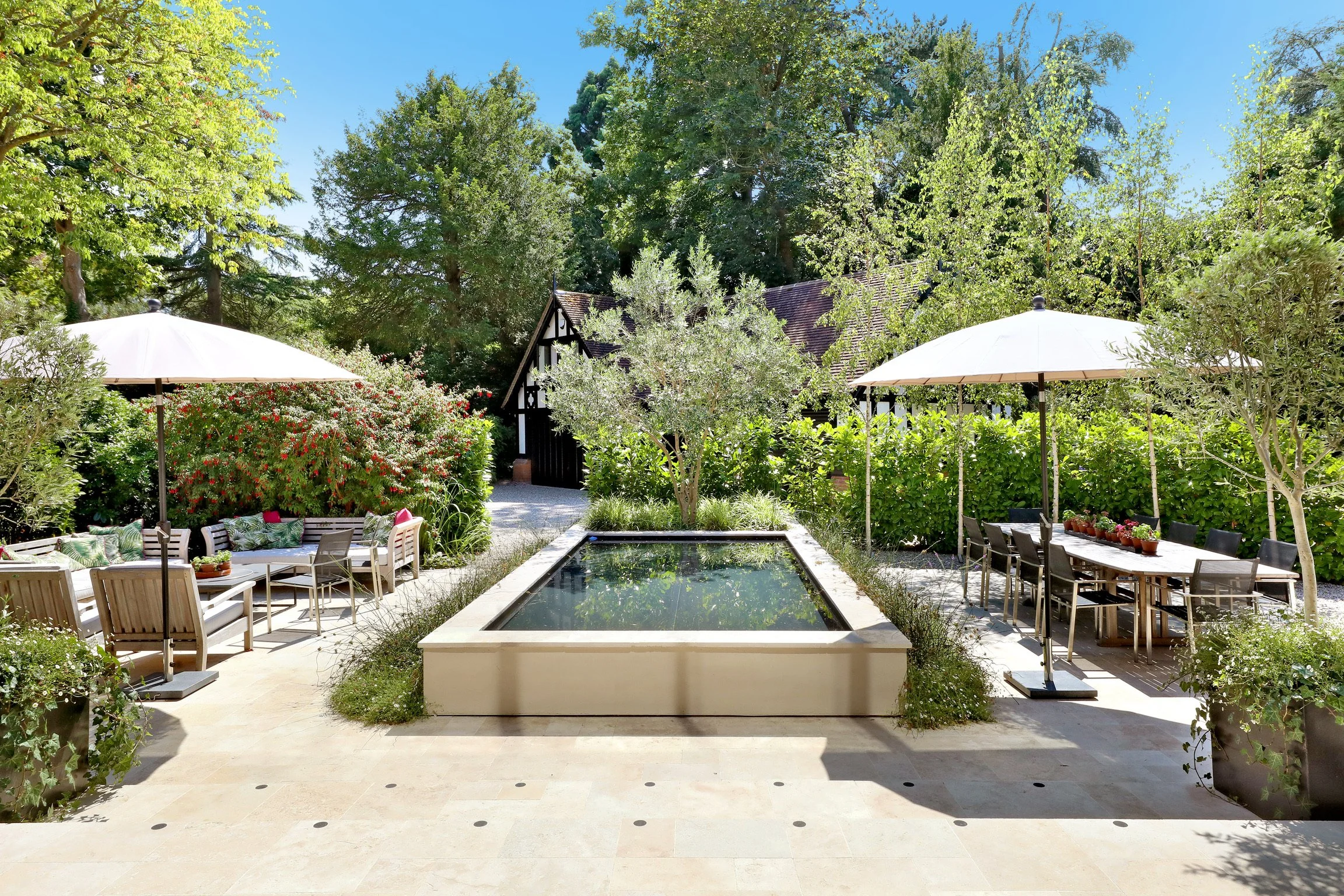 The patio with table and sofas (south facing) 