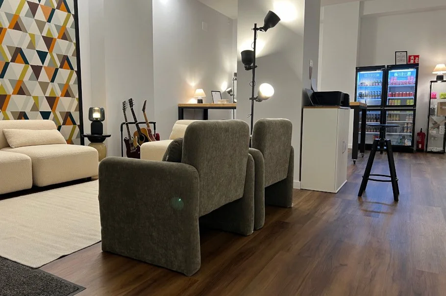 Es Niu_entrada_salasEnsayo_mejor_ambiente.jpg