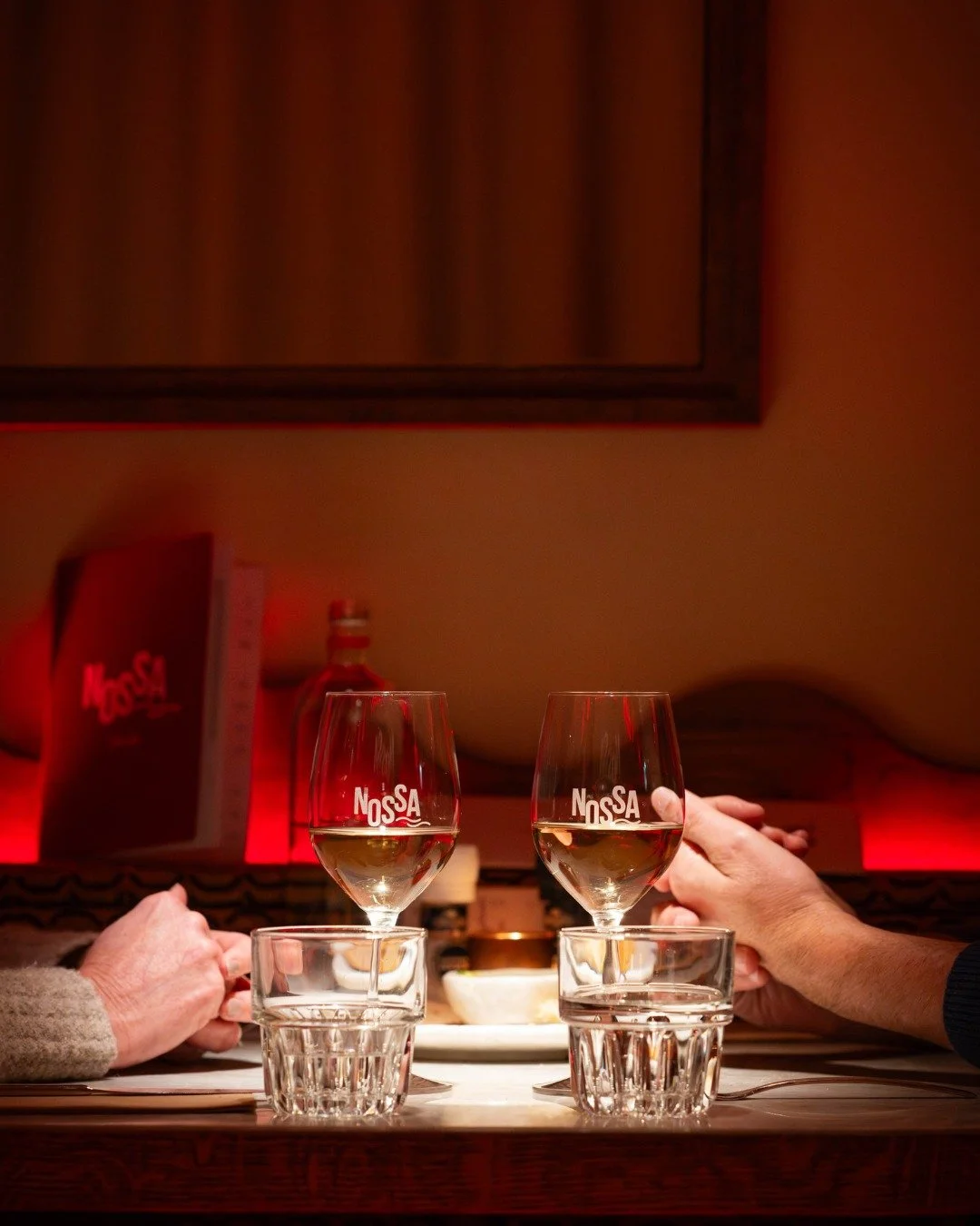 Het weekend komt er aan!⏳
Of je nu op ons terras plaats neemt in de zon, of 's avonds in ons sfeervolle restaurant een tafel reserveert; bij Nossa zorgen we er voor dat het een top avond wordt🤩