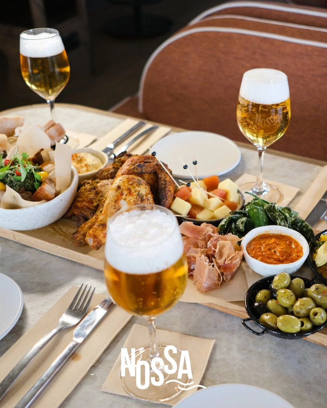 21 juni is het Vaderdag 🍻
En de liefde van de man gaat toch vaak door de maag , dus bij Nossa ben je aan het juiste adres!😉

Bij Nossa maken we er een heerlijke dag van met ontbijt, lunch &eacute;n diner aan het water. Van a la carte tot onze speci