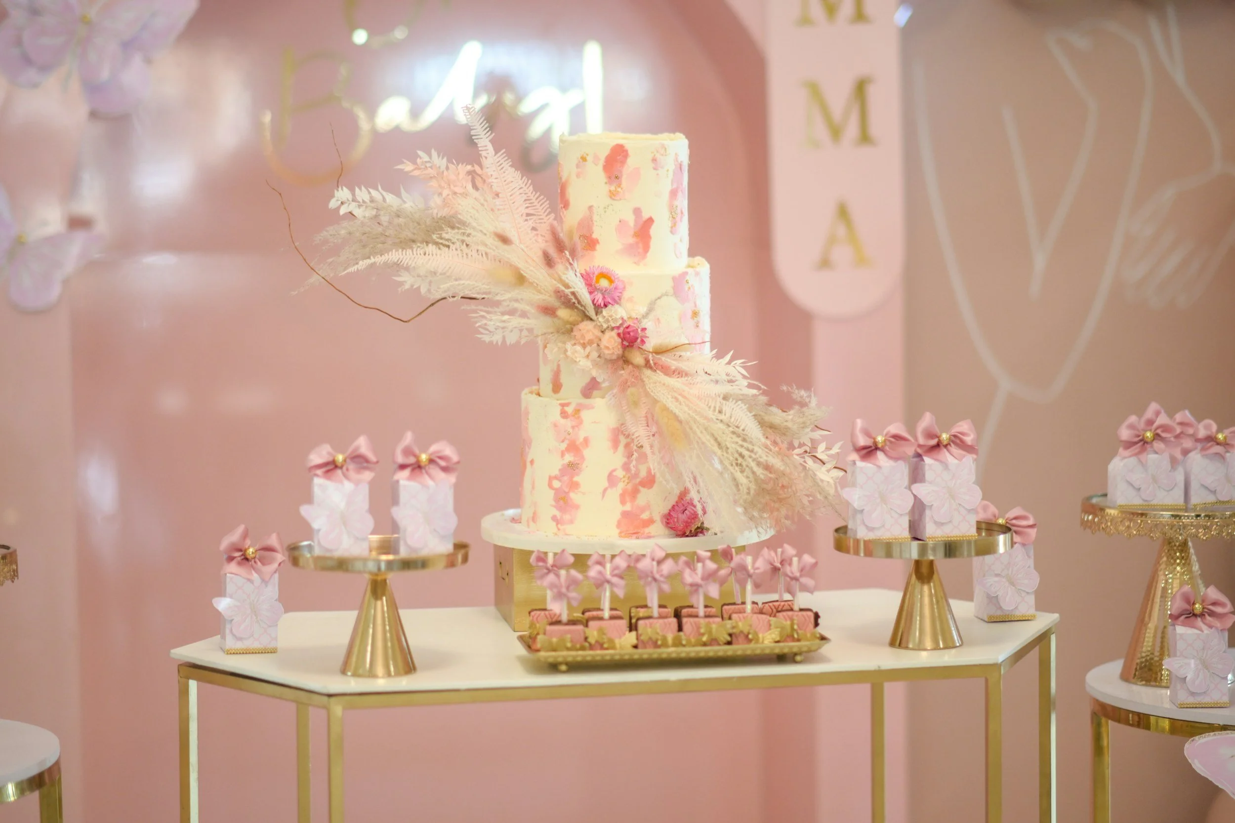 Babyshower locatie Rotterdam |  | babyshower roze taart