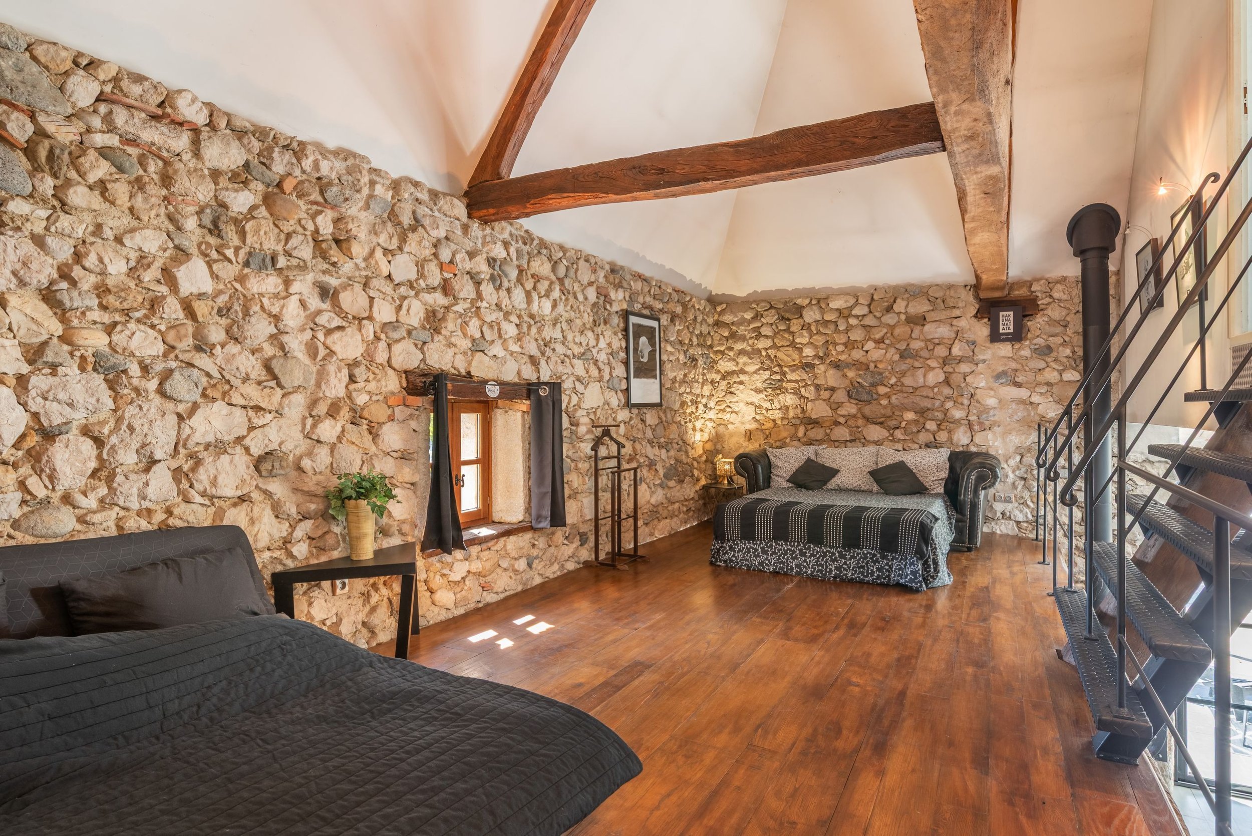 Magnifique propriété en pierres à la campagne