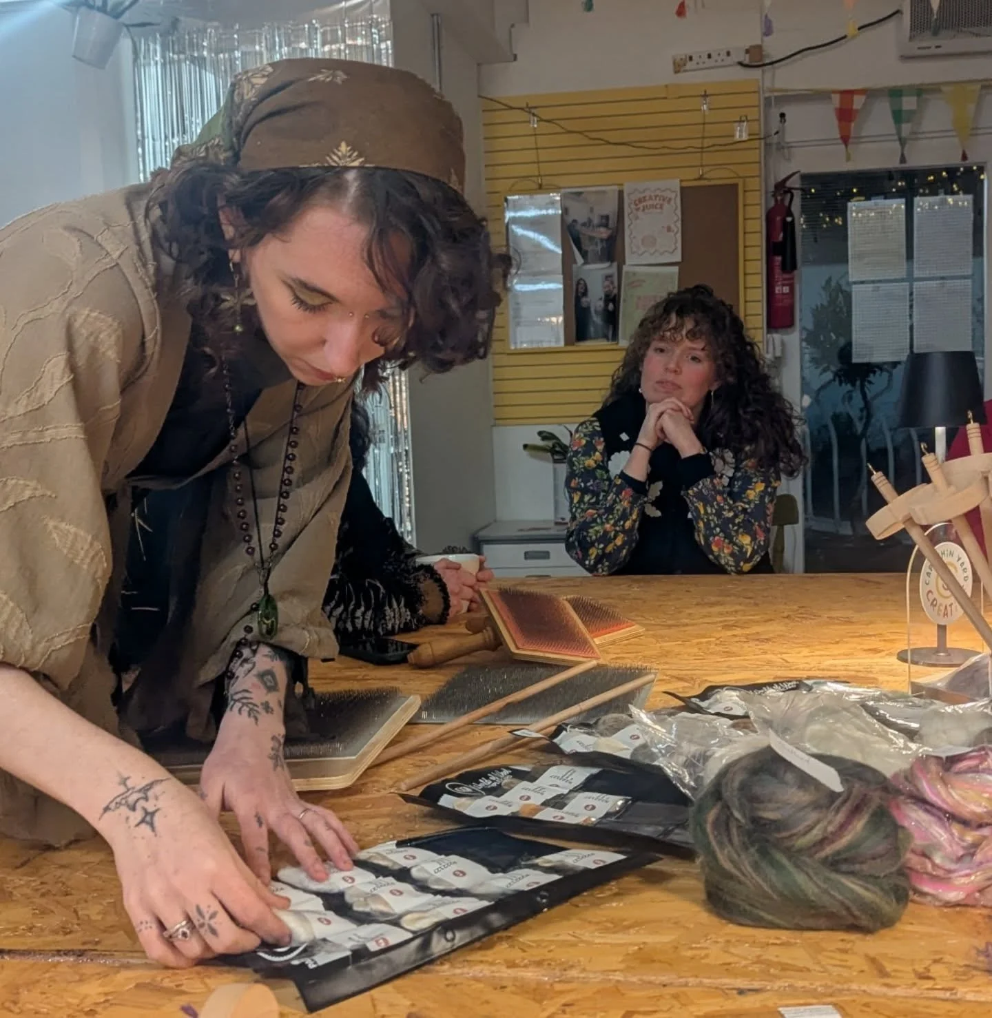 Monday evening was all about wool spinning! 🧶 Tricky at first, but once you got the hang of it, I can see how you can get addicted! So many possibilities! ✨

We each left with a spindle of one-of-a-kind yarn, made from an amazing selection of colour