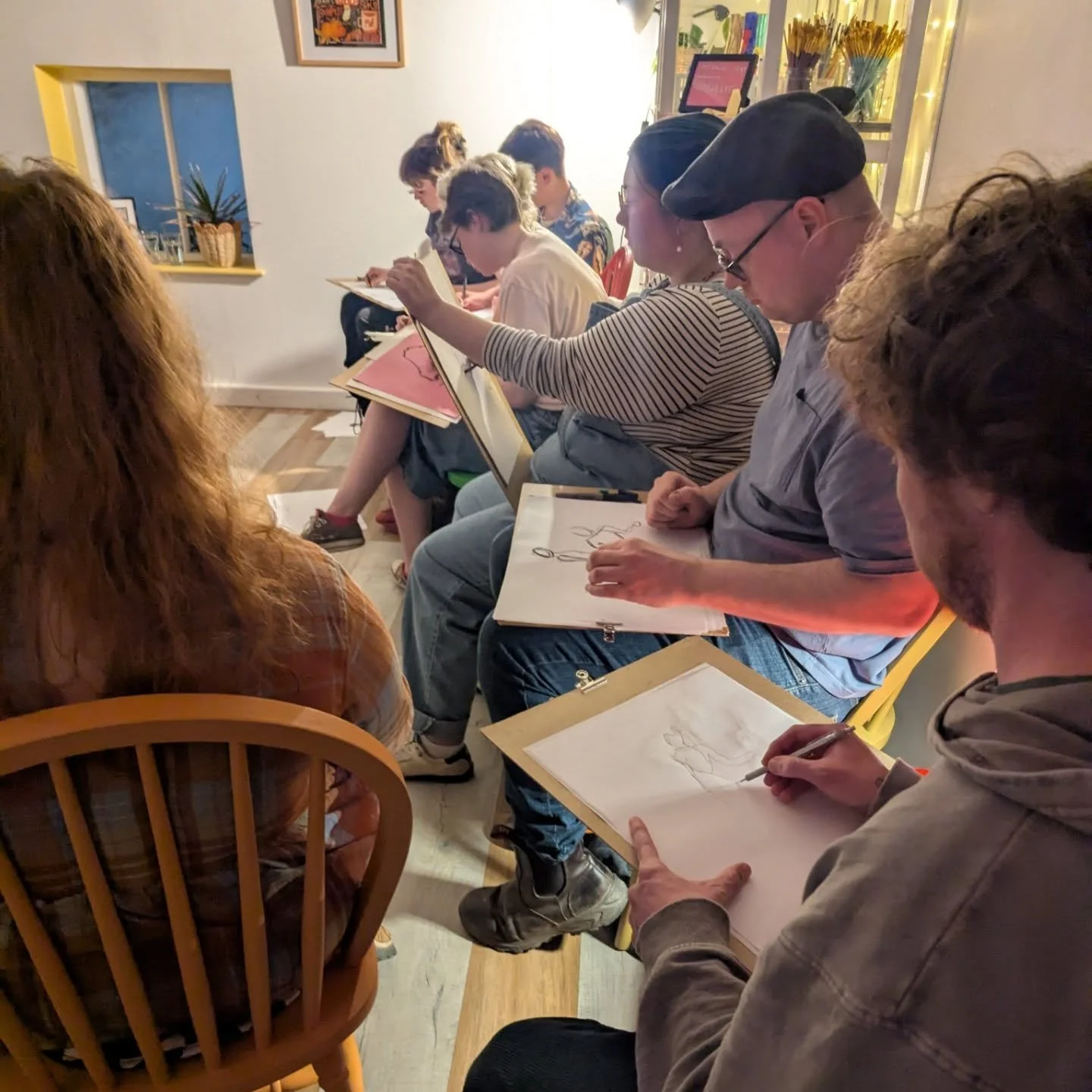 Last night, I was thrilled to see so many people book on for our first ever Queer Life Drawing session! Also, well done to our models who had never done anything like before! 👏🏻👏🏻

With @george.iams at the helm, we went through quick fire sketche