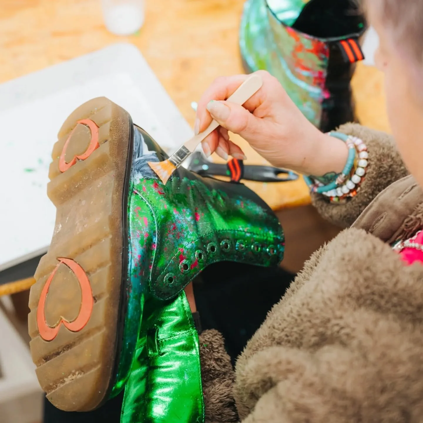 ✨ FESTIVAL SEASON IS HERE... ✨ AND SO IS THE SHINY SHOE WORKSHOP!! 👠🌈✨

Before you hit the fields, why not give your favourite boots, trainers, heels or accessories a serious glow-up? 🌈👟✨

Join us for our Shiny Shoes workshop and learn how to tra