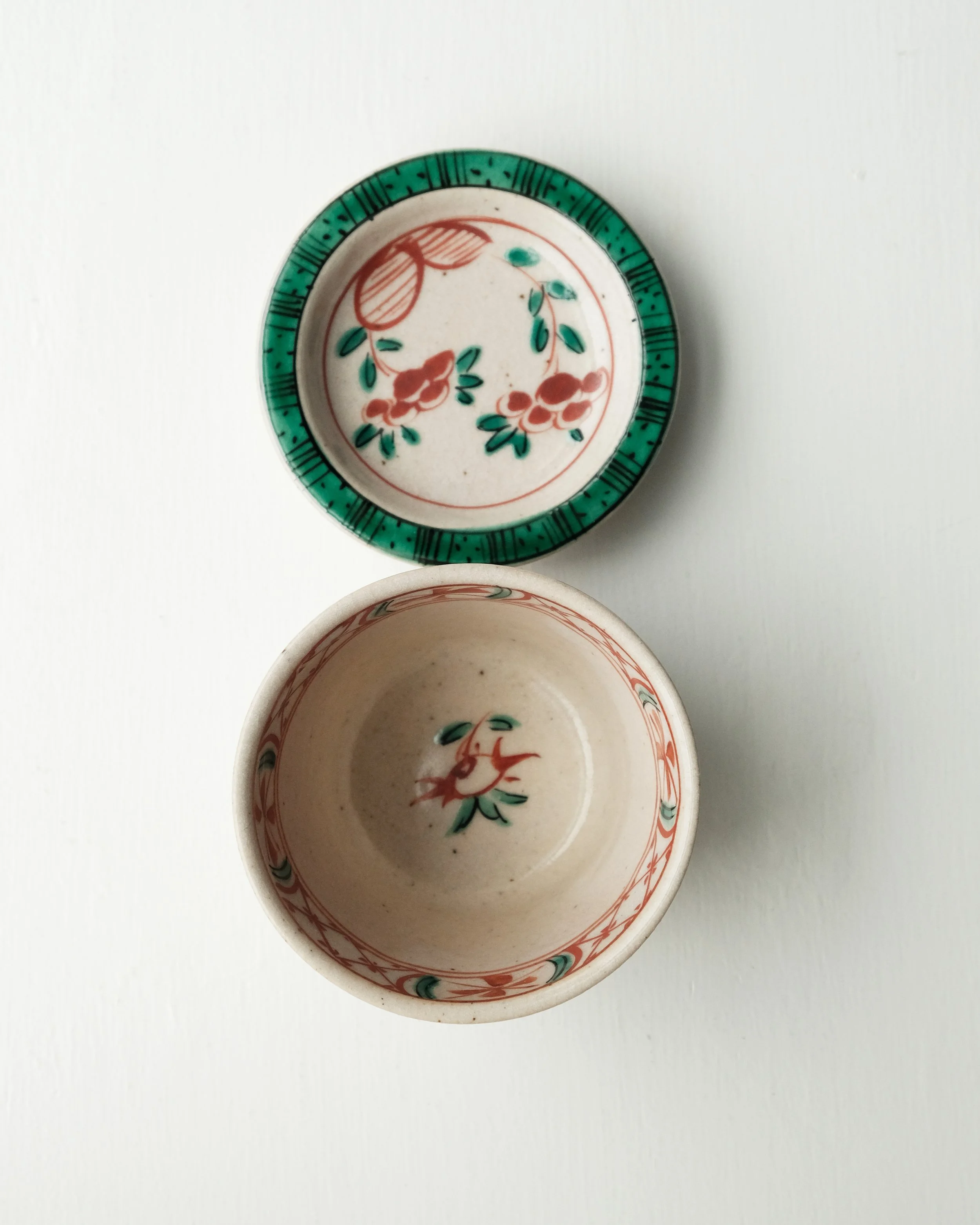 coffee mug with lid on the side.jpg