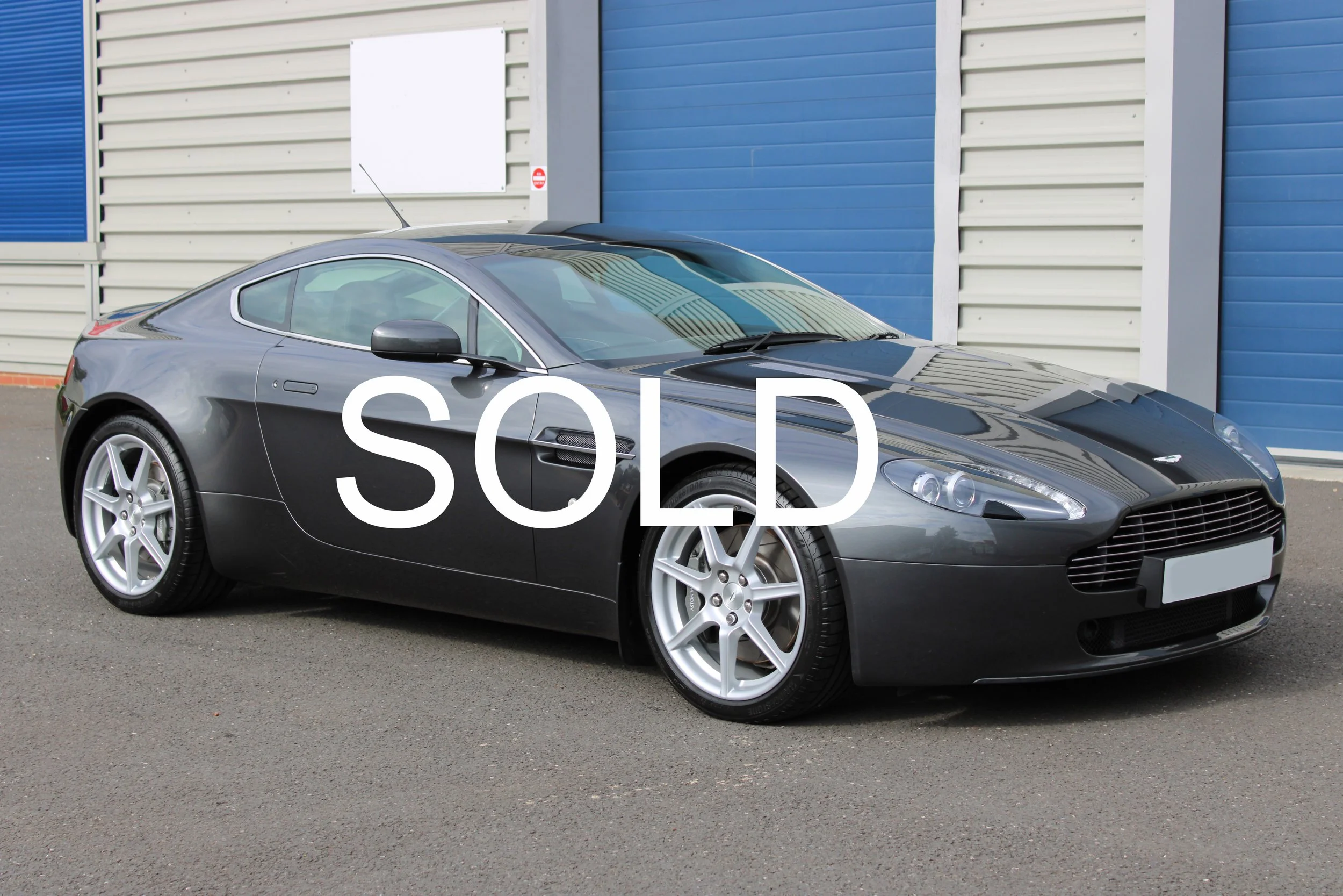 ASTON MARTIN V8 VANTAGE