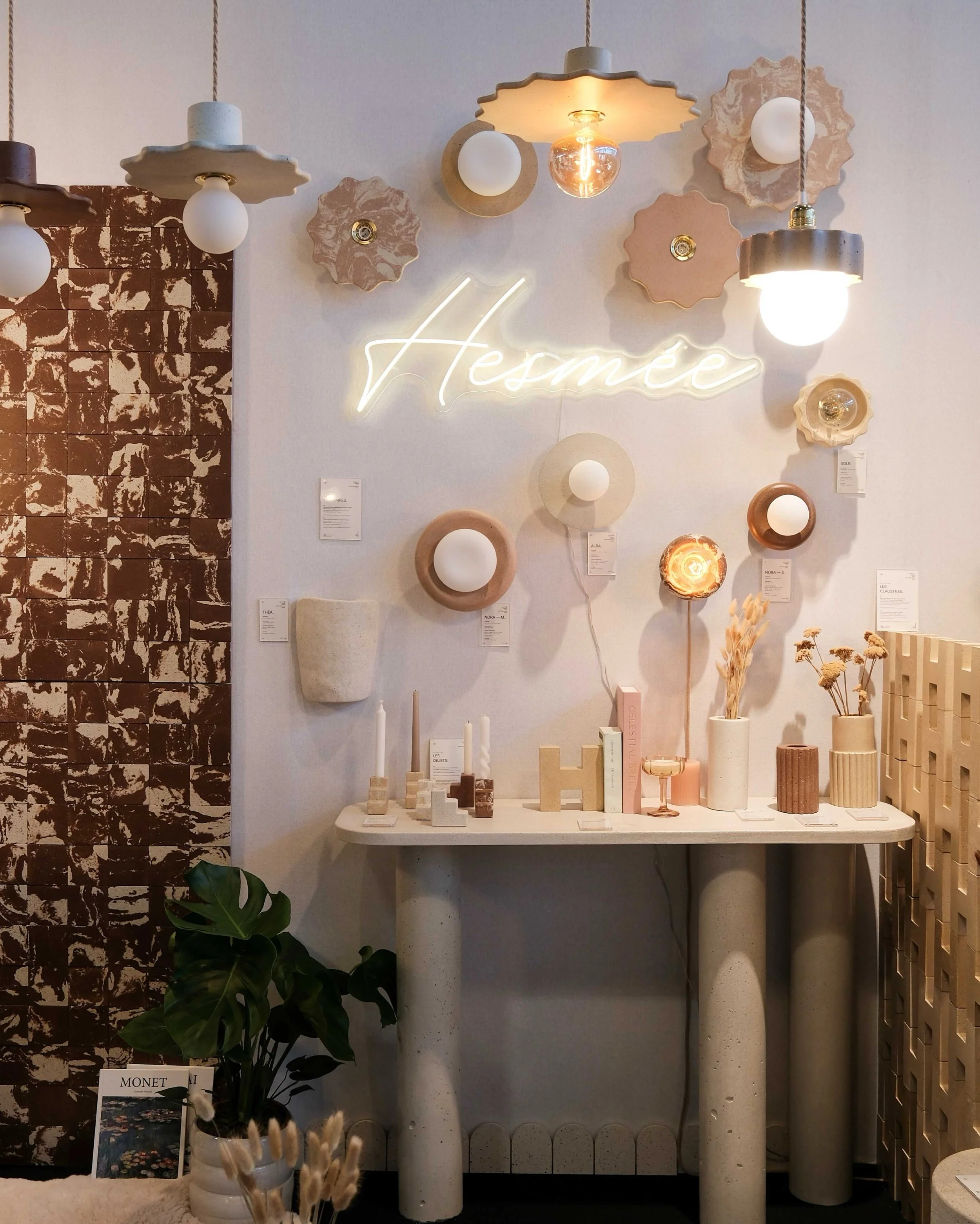 6 marques qui ont retenu mon attention &agrave; Maison&amp;Objet &mdash; 03/06

Hesm&eacute;e @hesmee.provence 

Le b&eacute;ton, autrement.

J&rsquo;ai particuli&egrave;rement aim&eacute; la mani&egrave;re dont Hesm&eacute;e d&eacute;cline cette mat