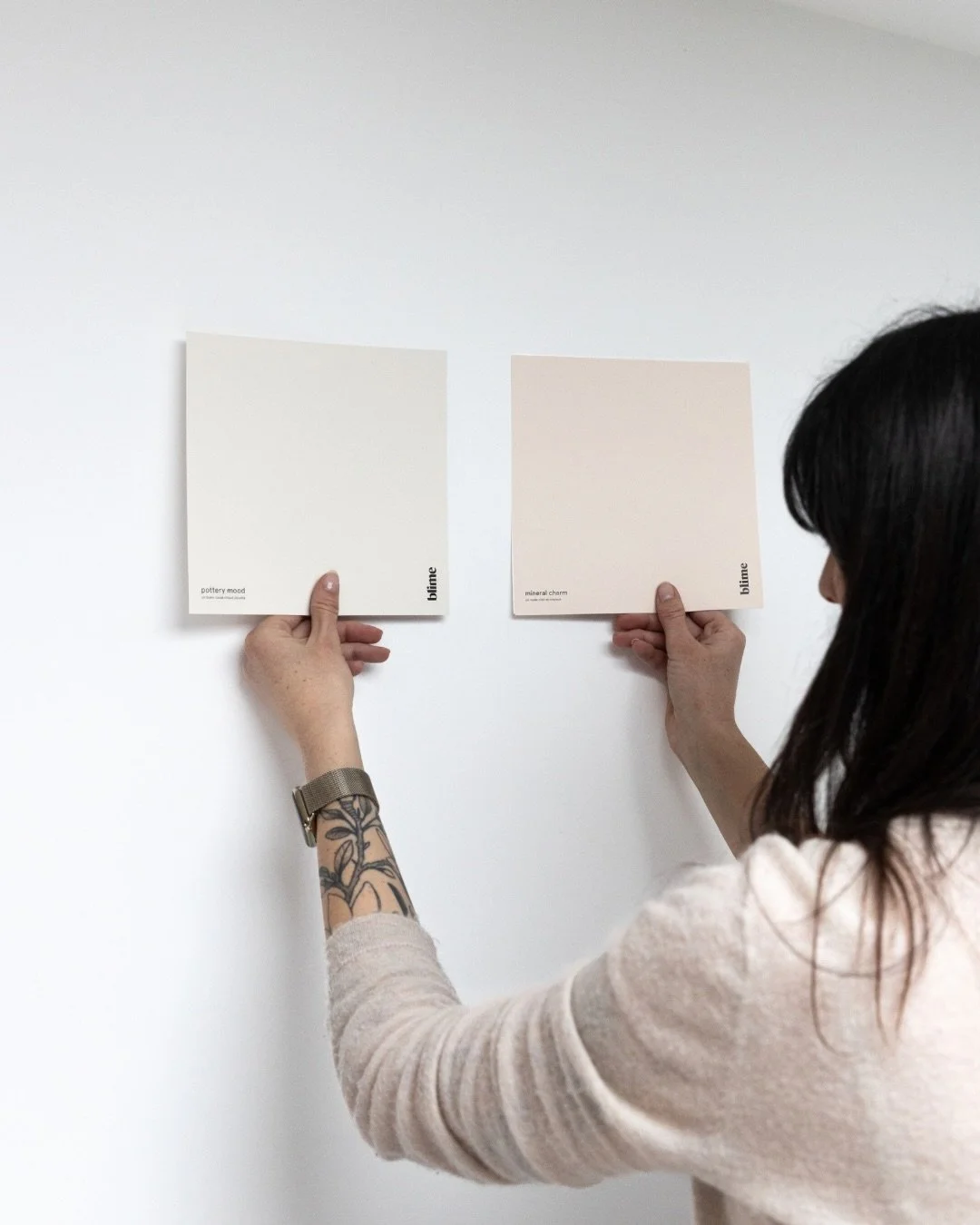 Le blanc en d&eacute;coration, ce n&rsquo;est pas une absence de couleur&hellip; c&rsquo;est un choix.

C&rsquo;est celui de la lumi&egrave;re qui circule, des volumes qui respirent, des espaces qui apaisent sans jamais &ecirc;tre vides.

Bois, lin, 