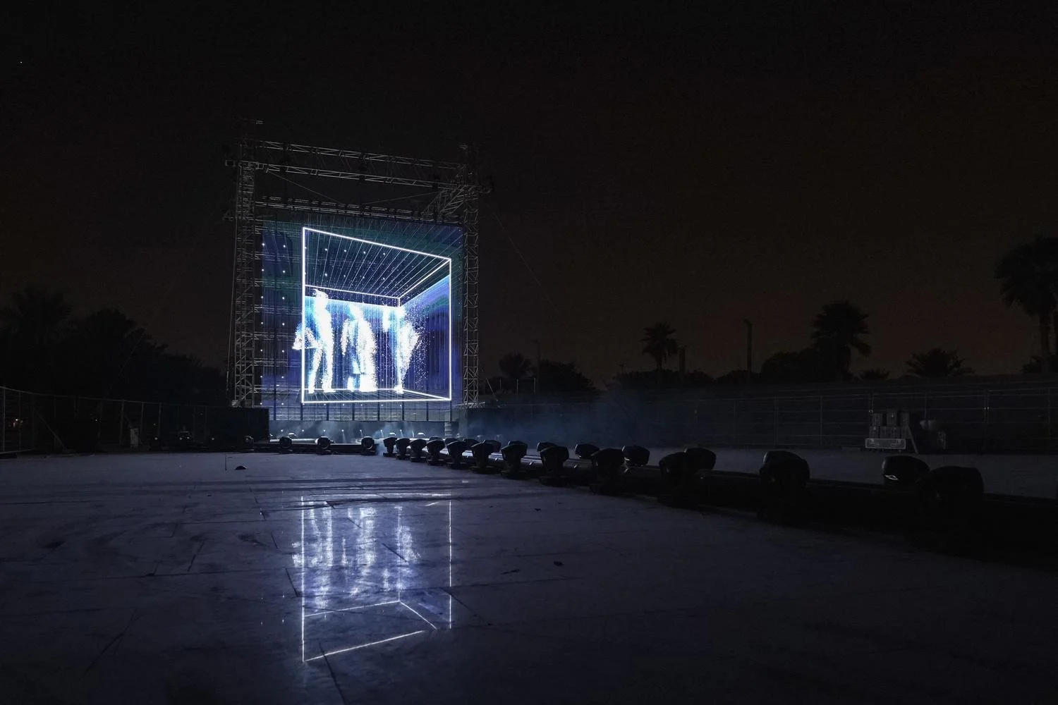 Vibrance - Installation - STROBOSCOPE
