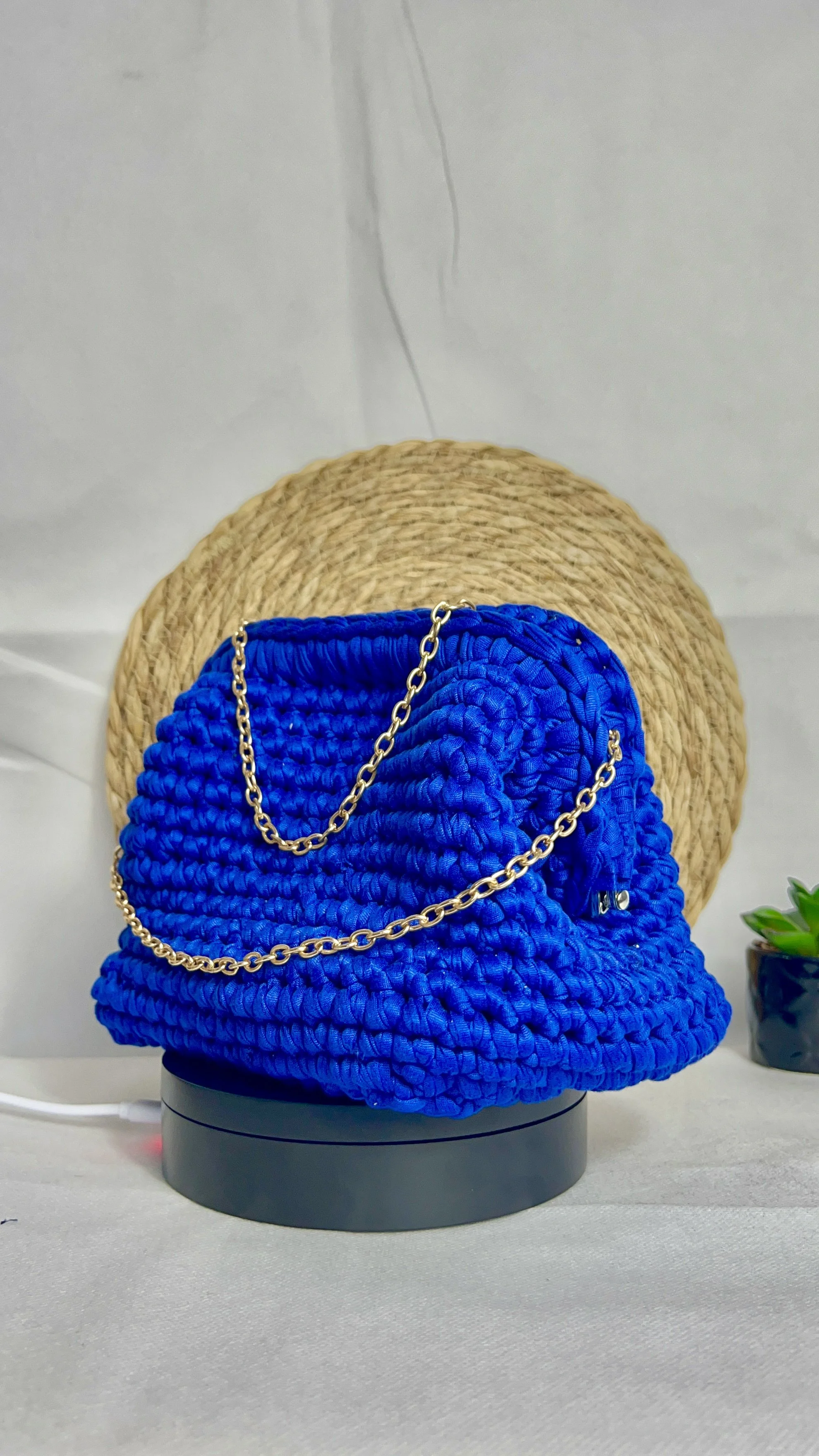 CROCHET CLUTCH BAG (T SHIRT YARN)