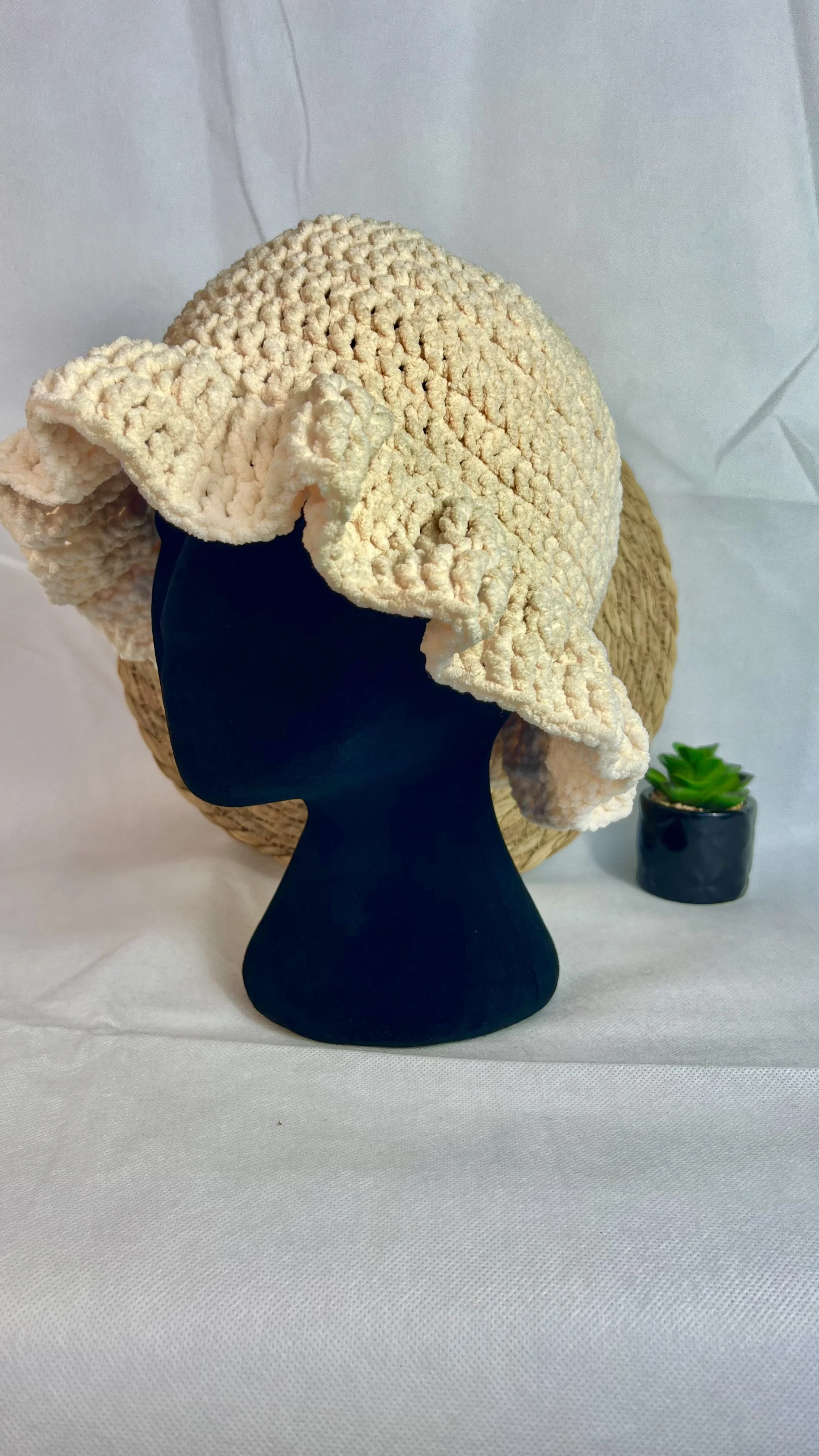 Crochet Wavy Brim bucket Hat
