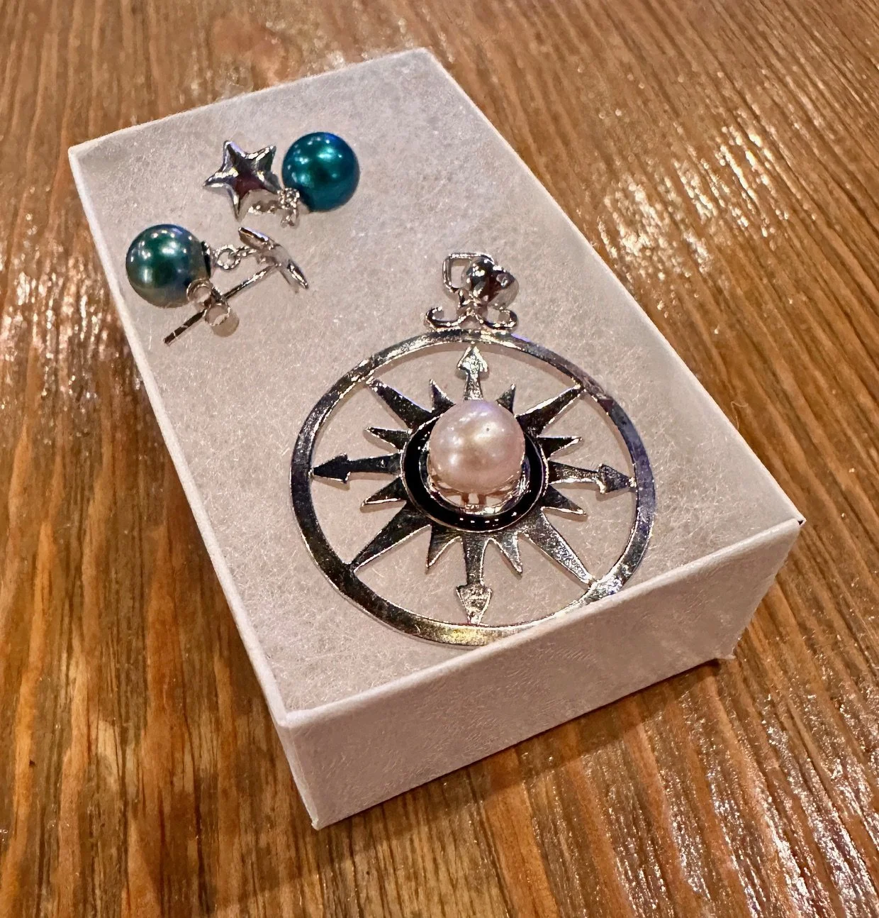 Pearl Jewelry Workshop - shuck your oyster, reveal your pearl, learn how to use a pearl drill and set your pearl in your sterling silver (.925) setting