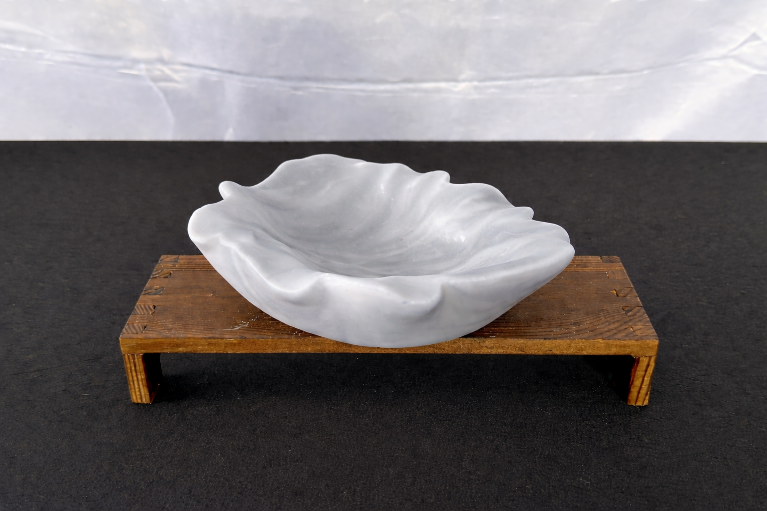 Grey Leaf Bowl.png