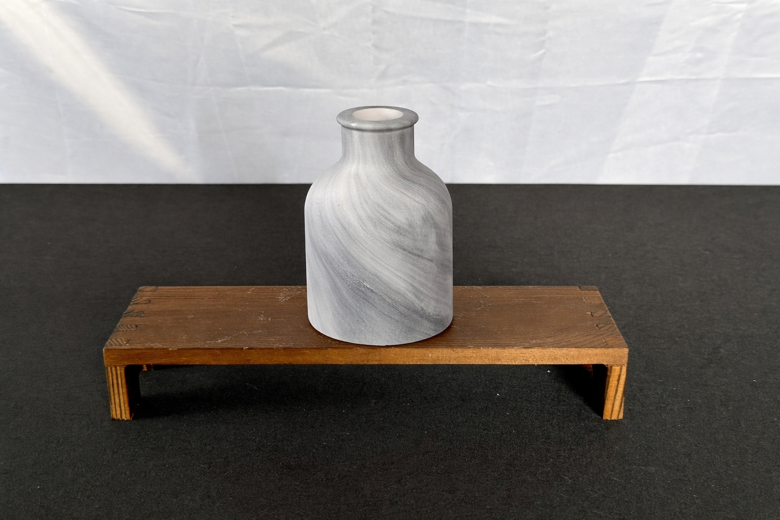 Grey Ribbed Vase.png