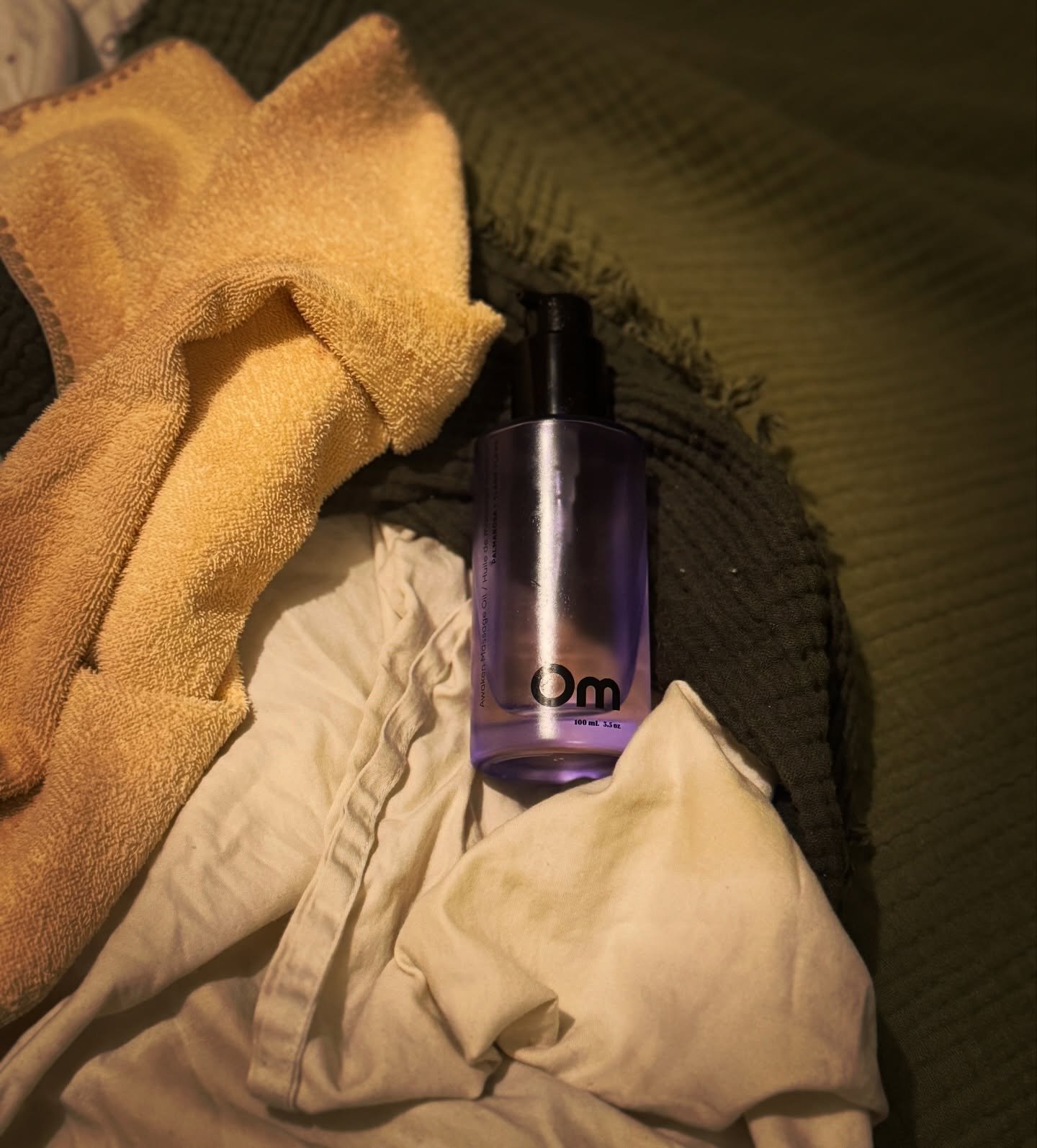 Before your treatment even begins, the room is already doing work through scent.

&bull;

Soft notes of Ylang Ylang and Palmarosa drifting through the space.

&bull;

Layered with the gentle warmth of chamomile incense 𑣿

&bull;

A scent that instan