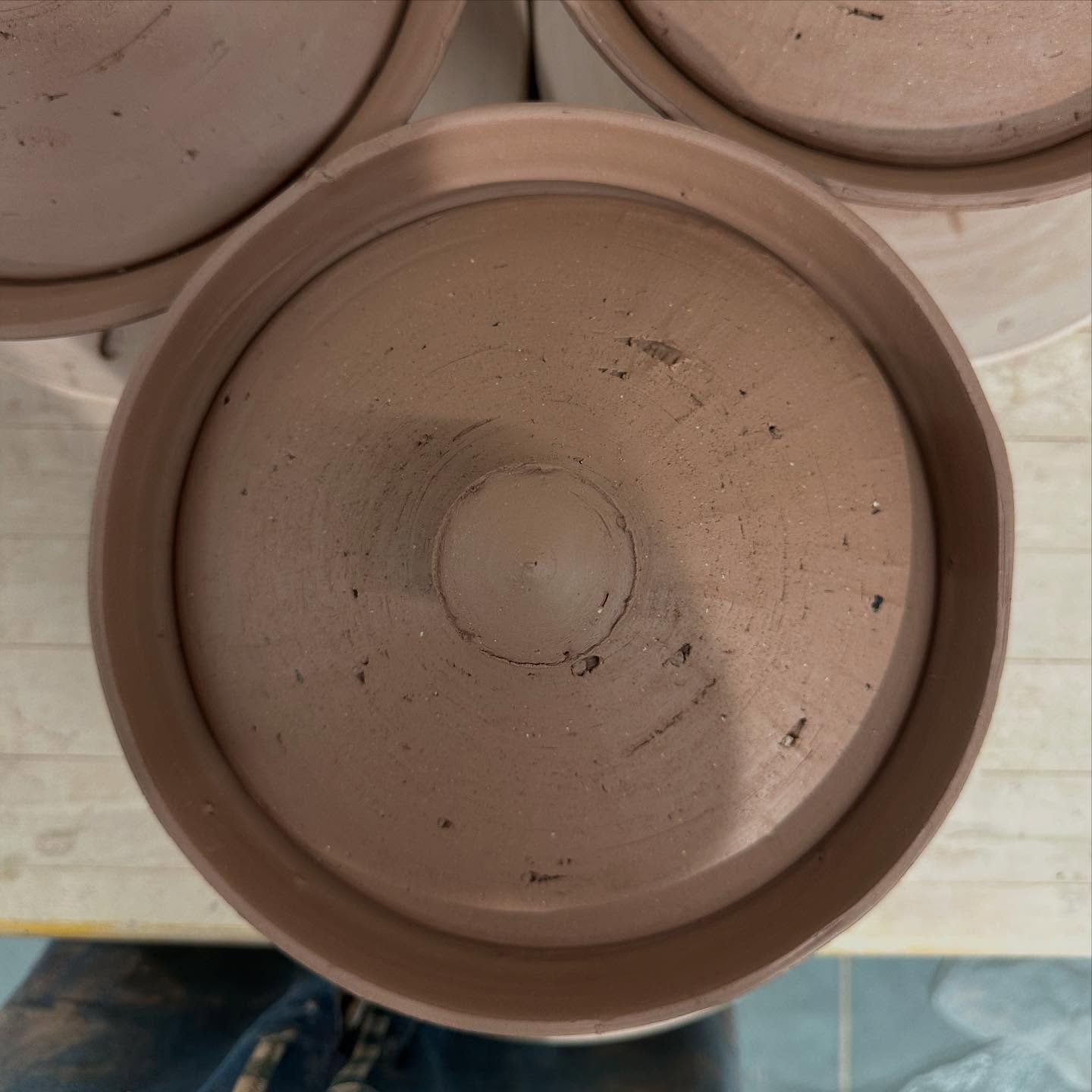 Back at it&hellip; I am back from camp and in the studio getting ready for thesis! 

#ceramics #clay #art #wip #jar #earthenware #grog #himom