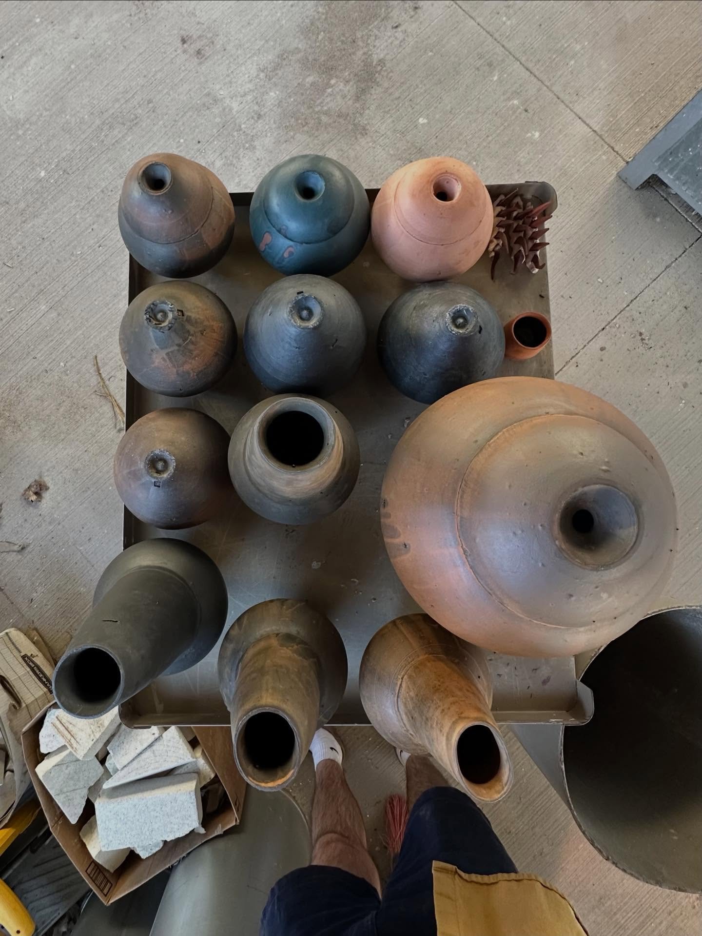 Exciting day!!! This is the first firing with the saggars where nothing is under fired and nothing melted! My usual loss rate has been between 20-60%&hellip; only took 7-8 firings. 

#clay #art #terrasigillata #ceramics #lowfire