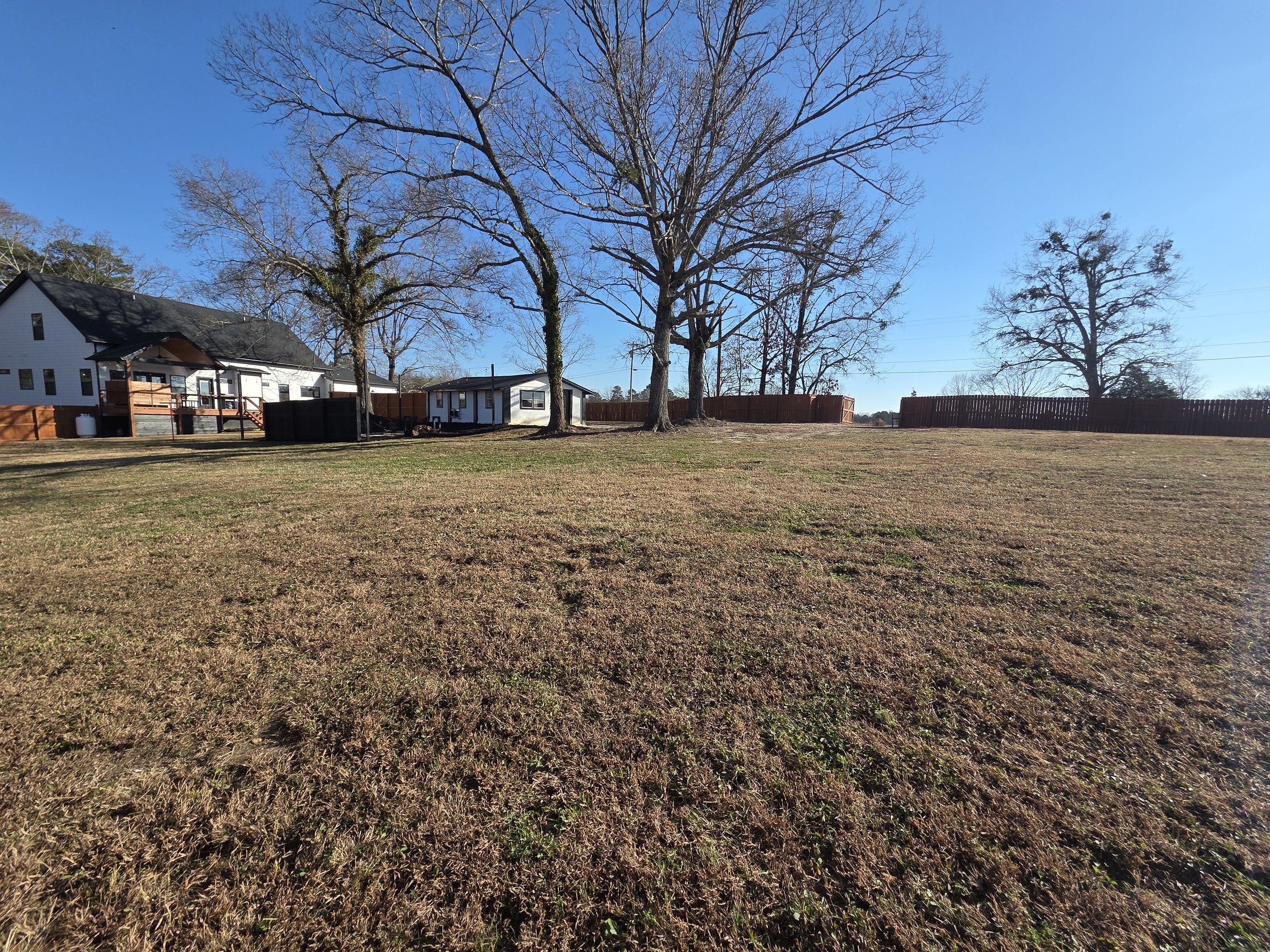 Large additional parking in the backyard