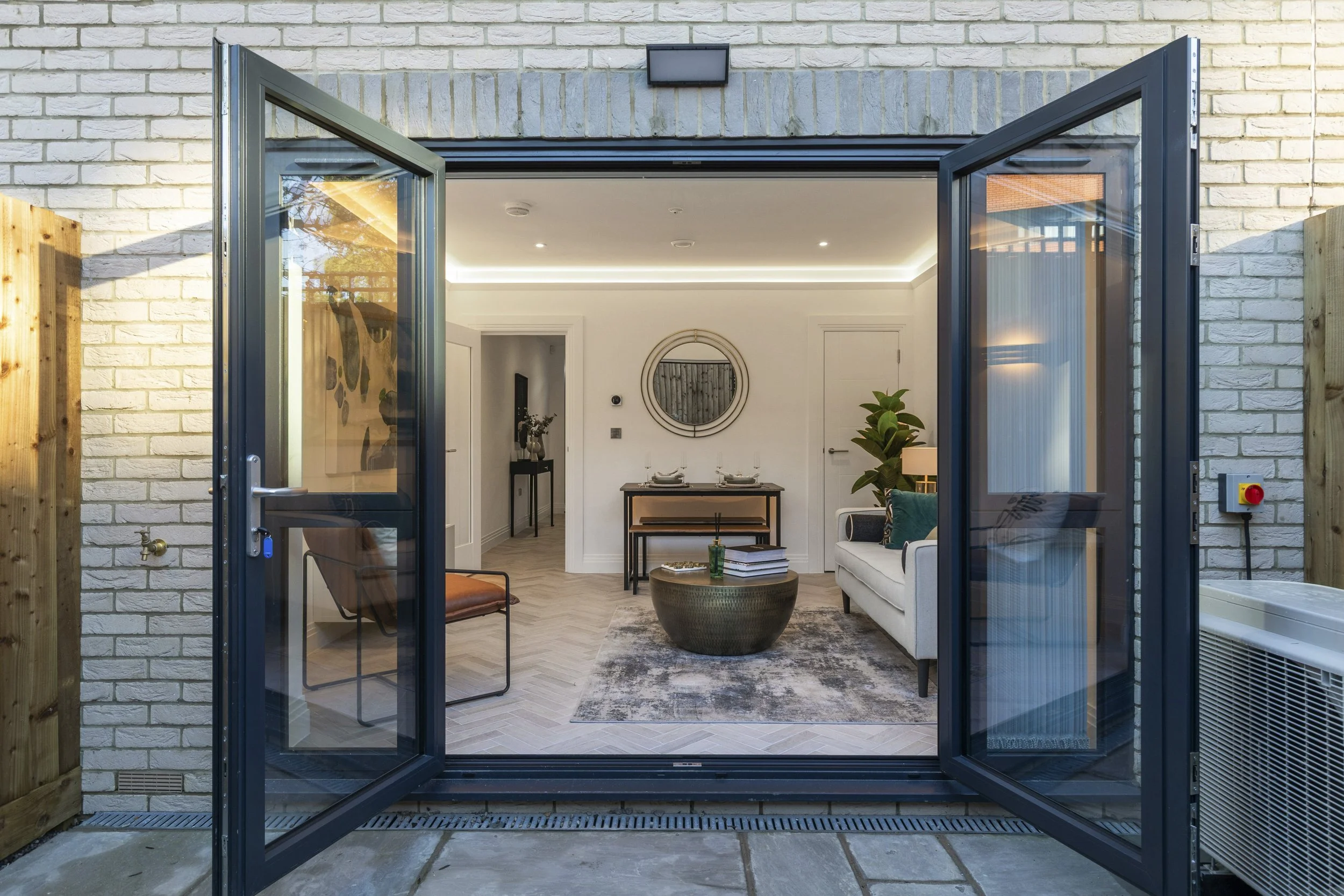 161220257_HSNH_Show Home 3 Land to rear of Buckingham Parade_HA7 4EB_014.jpg