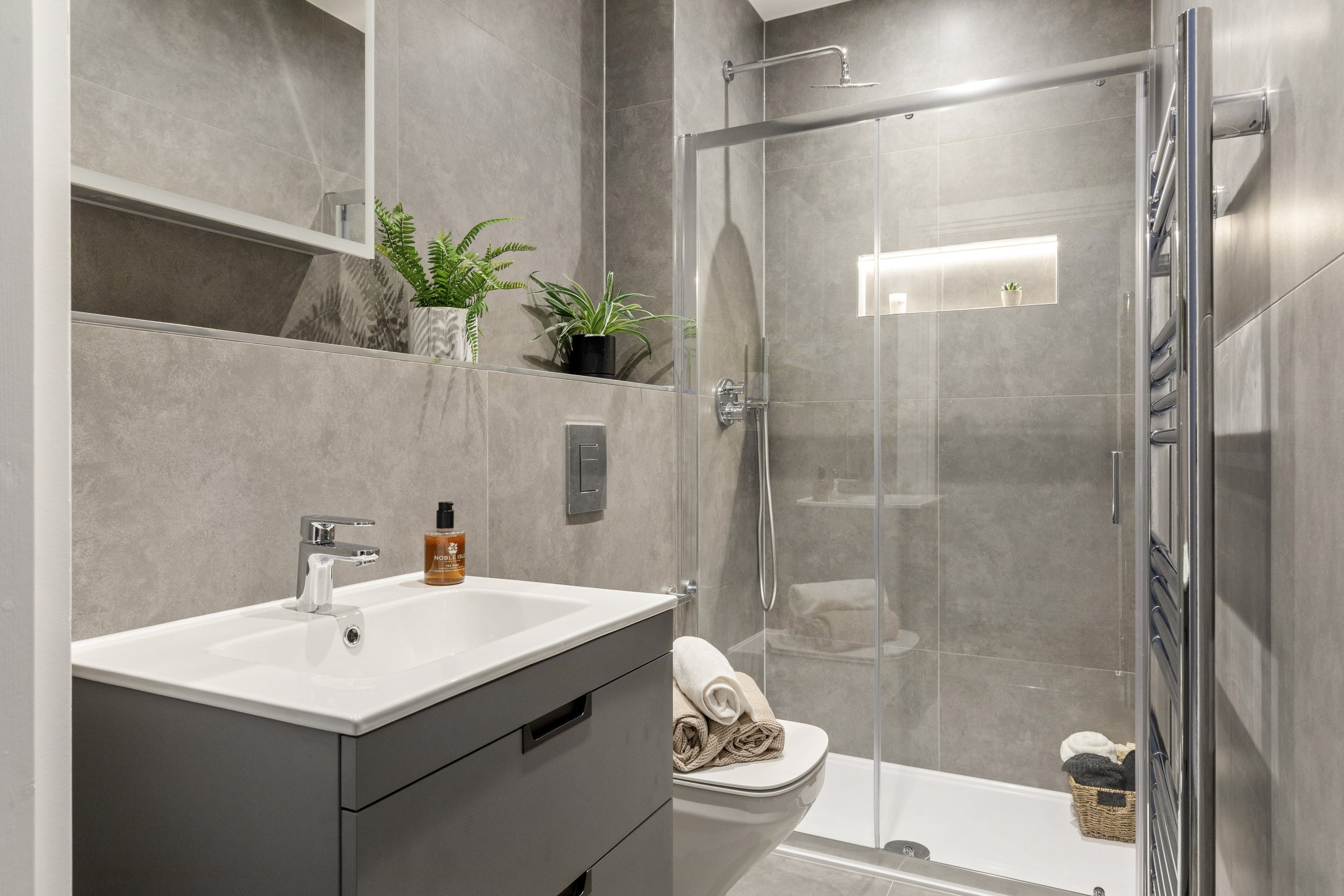 161220257_HSNH_Show Home 3 Land to rear of Buckingham Parade_HA7 4EB_036.jpg