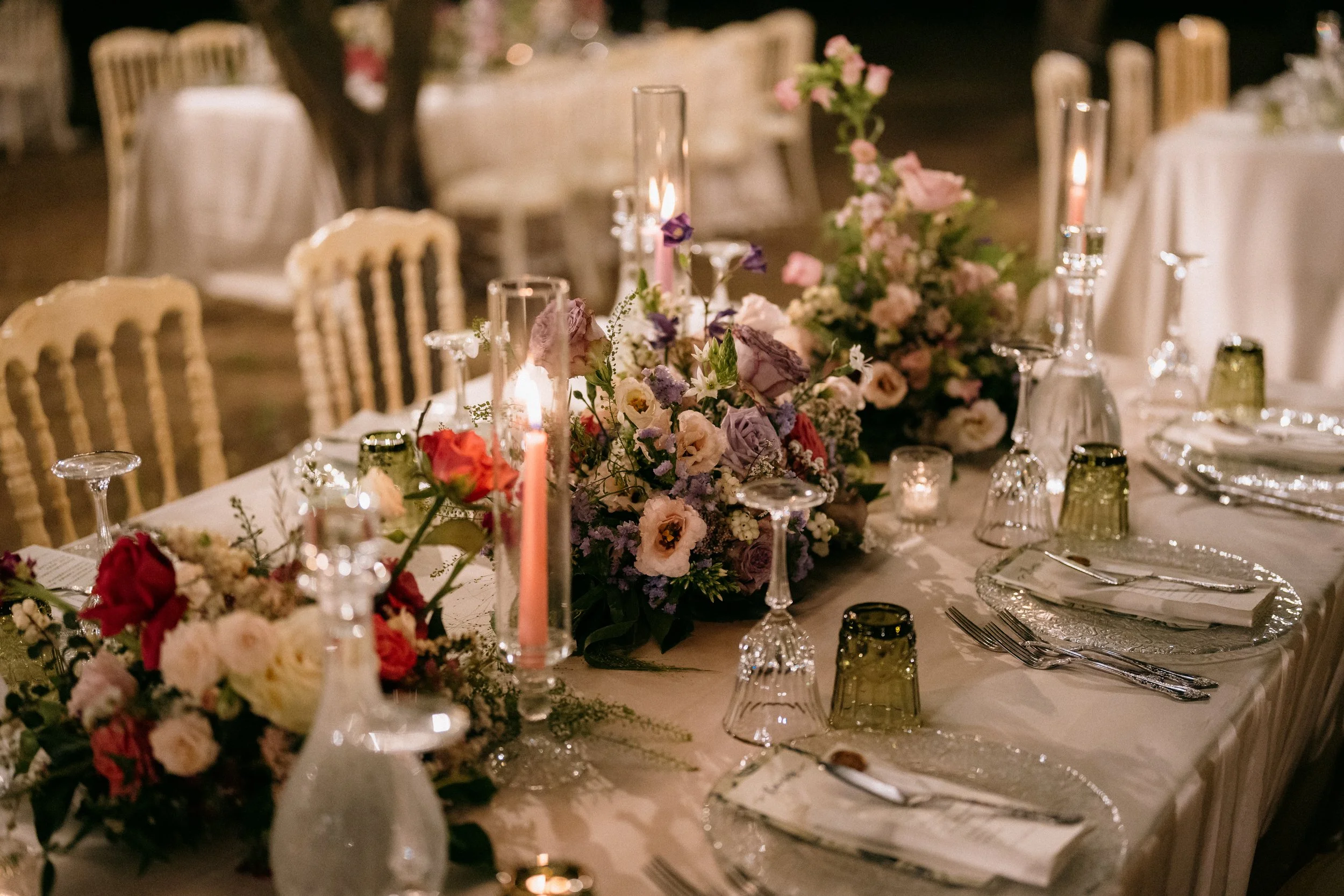 The bride and groom chose a romantic elegant centerpeice of seasonal flowers with colored candles for their Sicilian wedding dinner. Again here the amazing team of Blanc Aux Reveurs made the absolute difference. 