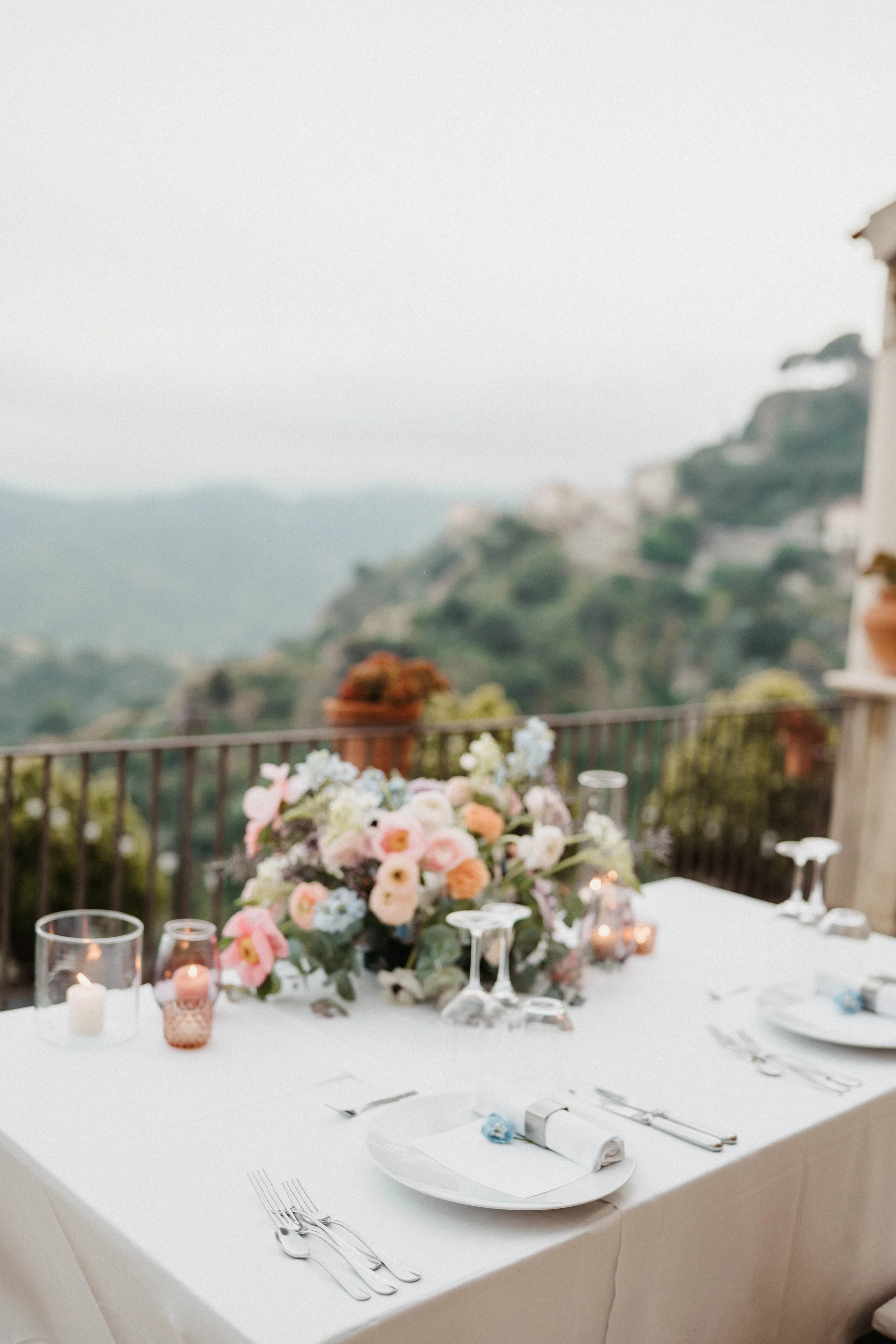 Wonderful florals for the wedding of Isabela & Luiz in Savoca, Sicily. 