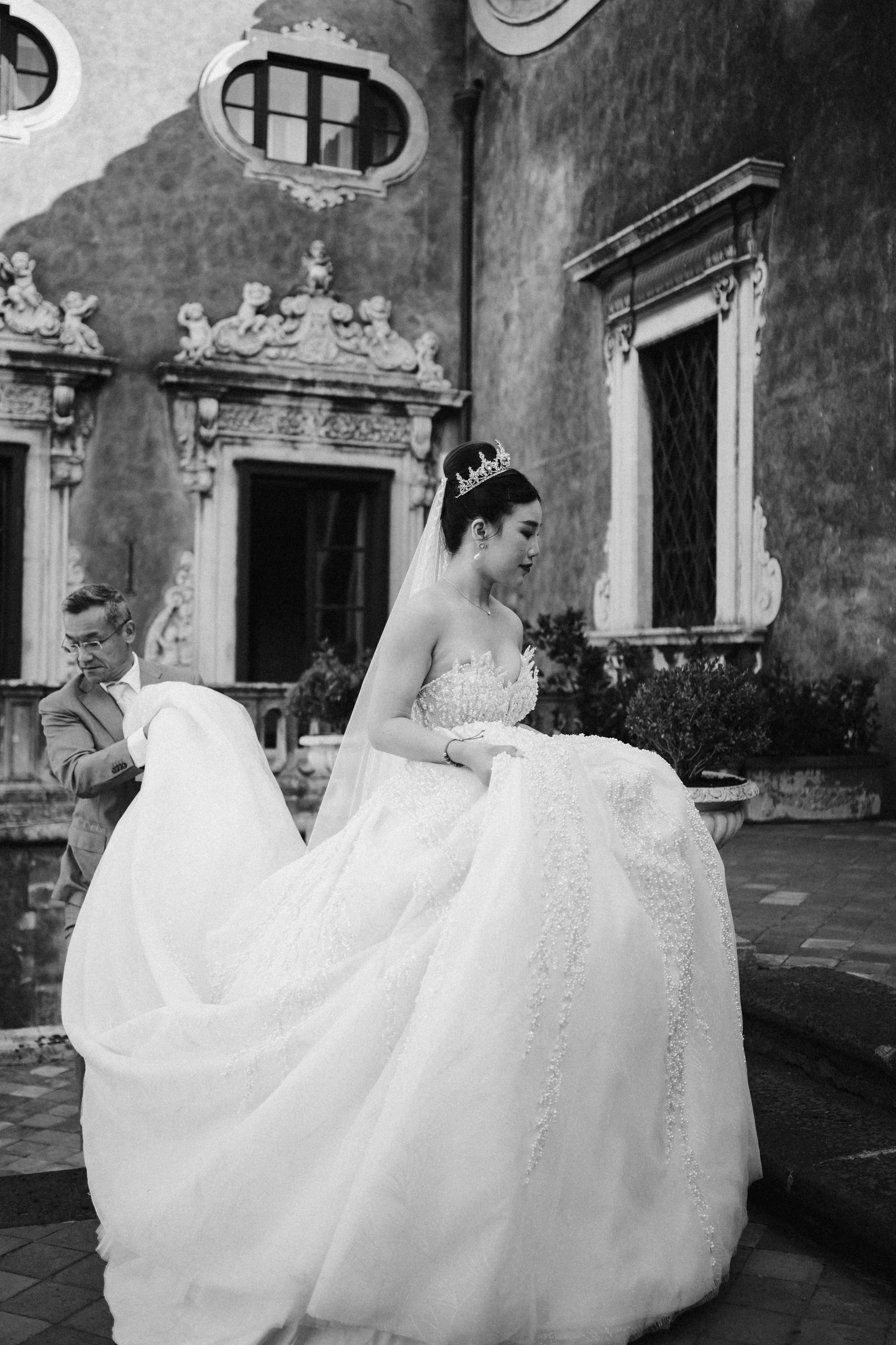 Gorgeous bride Carol came all the way from Shanghai, China to celebrate her wedding in Sicily. The ceremony was held at the wonderful Palazzo Biscari in Catania. 