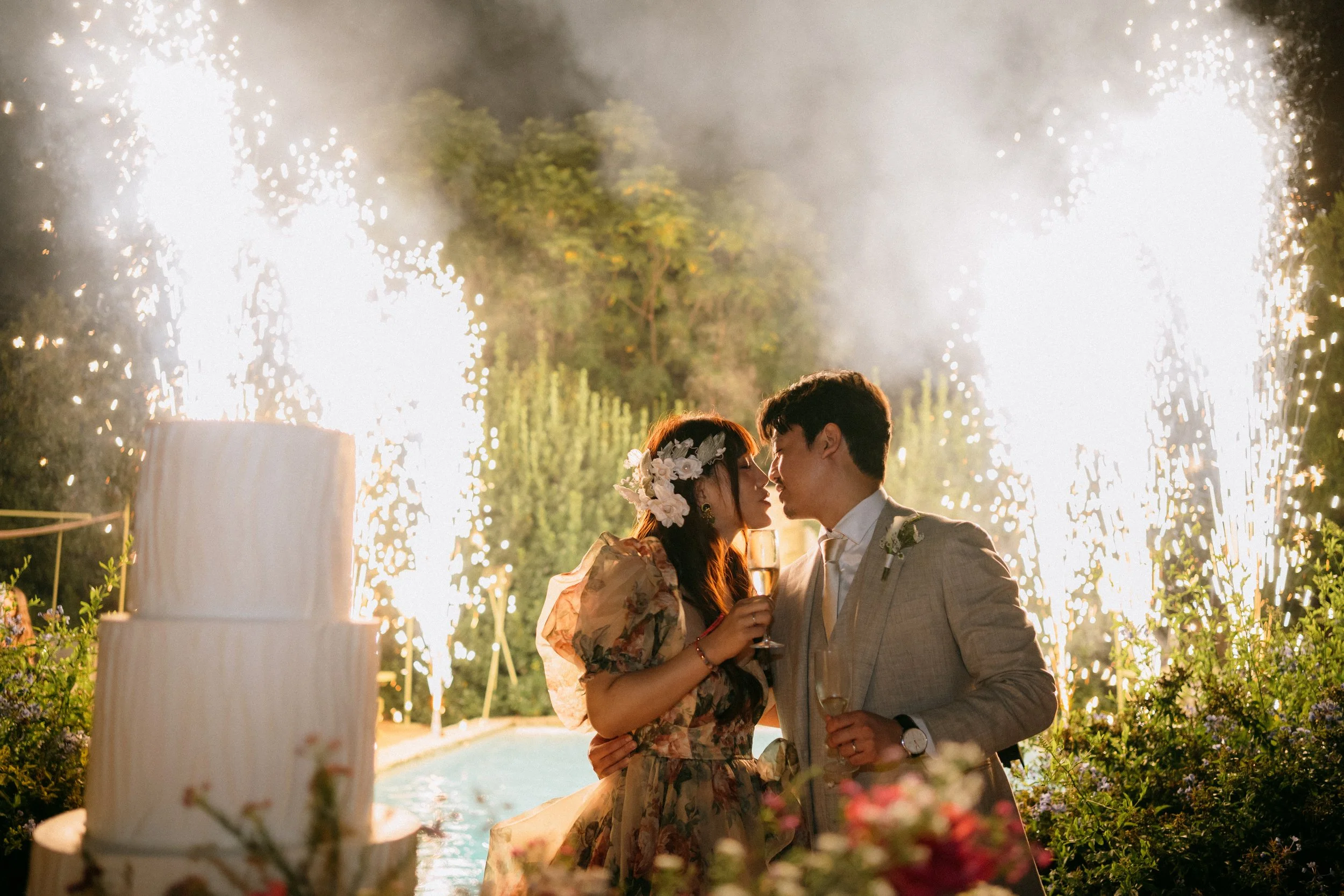 Cake, fireworks and a fantastic dinner dress for bride Carol during the wedding in Sicily. 