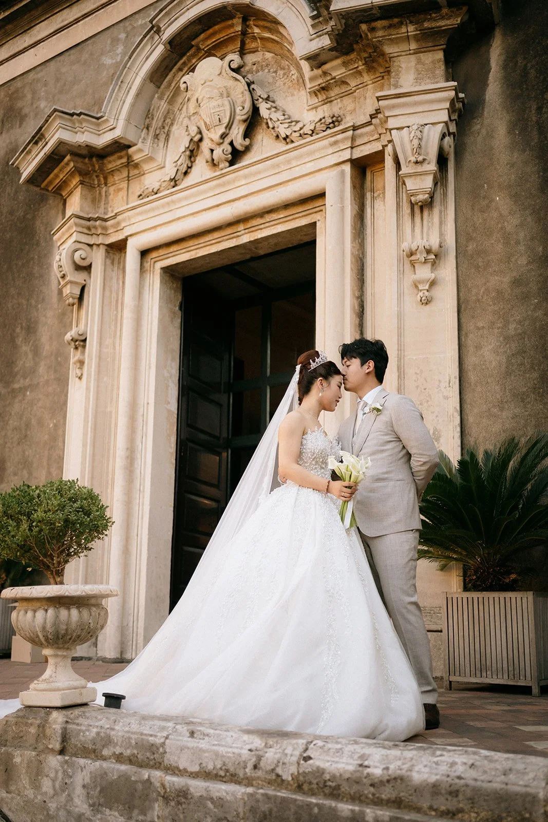 Photoshoot fo the bride and groom in Sicily. 